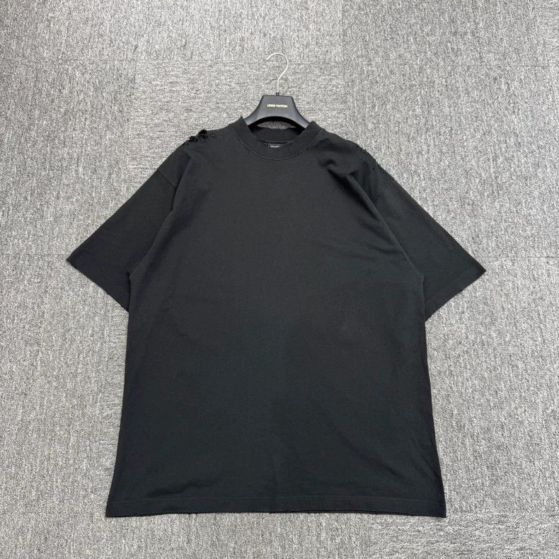 Balenciaga Balenciaga Distressed Sanskrit Print Tee Size US L / EU 52-54 / 3 - 1 Thumbnail