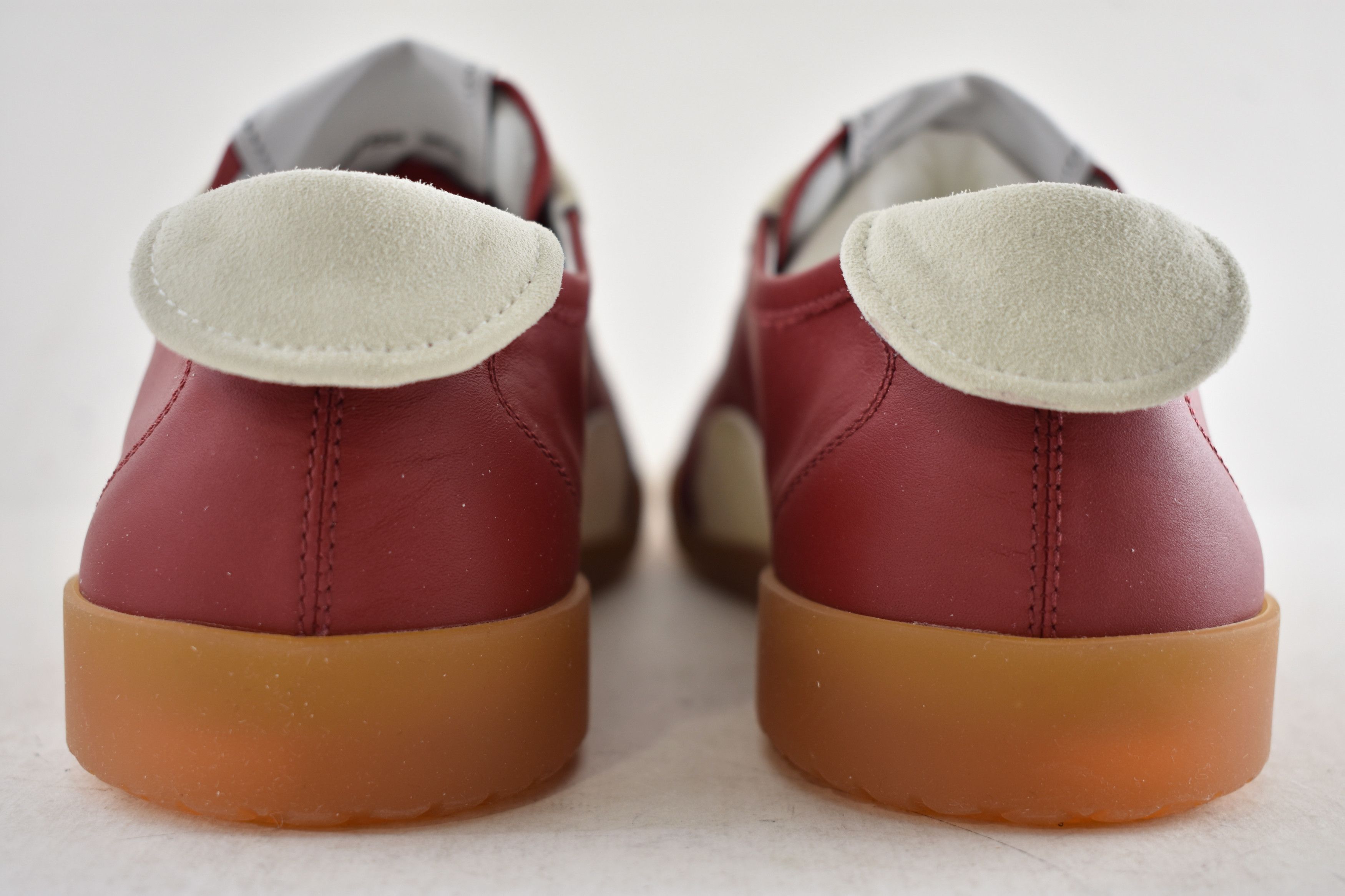 Chanel 26P White Leather Suede CC Logo Runner Trainer Sneaker 39.5 Size US 9.5 / IT 39.5 - 14 Thumbnail