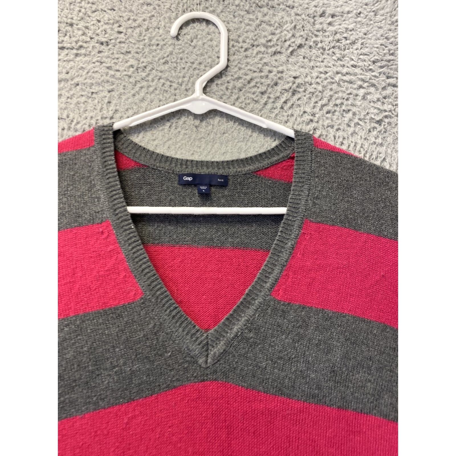 Gap Gap Sweater Women L Gray Magenta V Neck Large / 96-12 Size L / US 10 / IT 46 - 2 Thumbnail