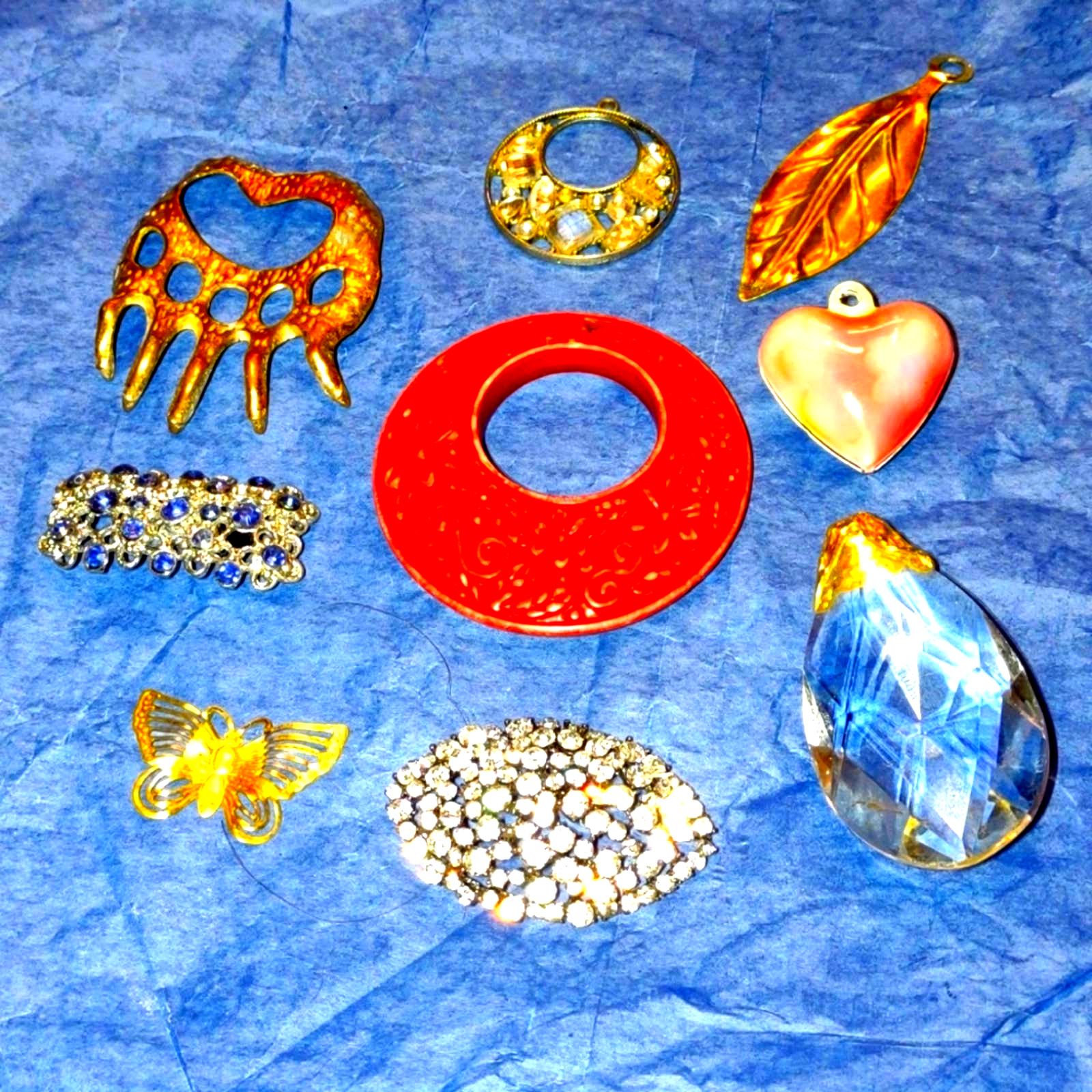 Vintage Beautiful vintage women's pendant lot Size ONE SIZE - 1 Preview