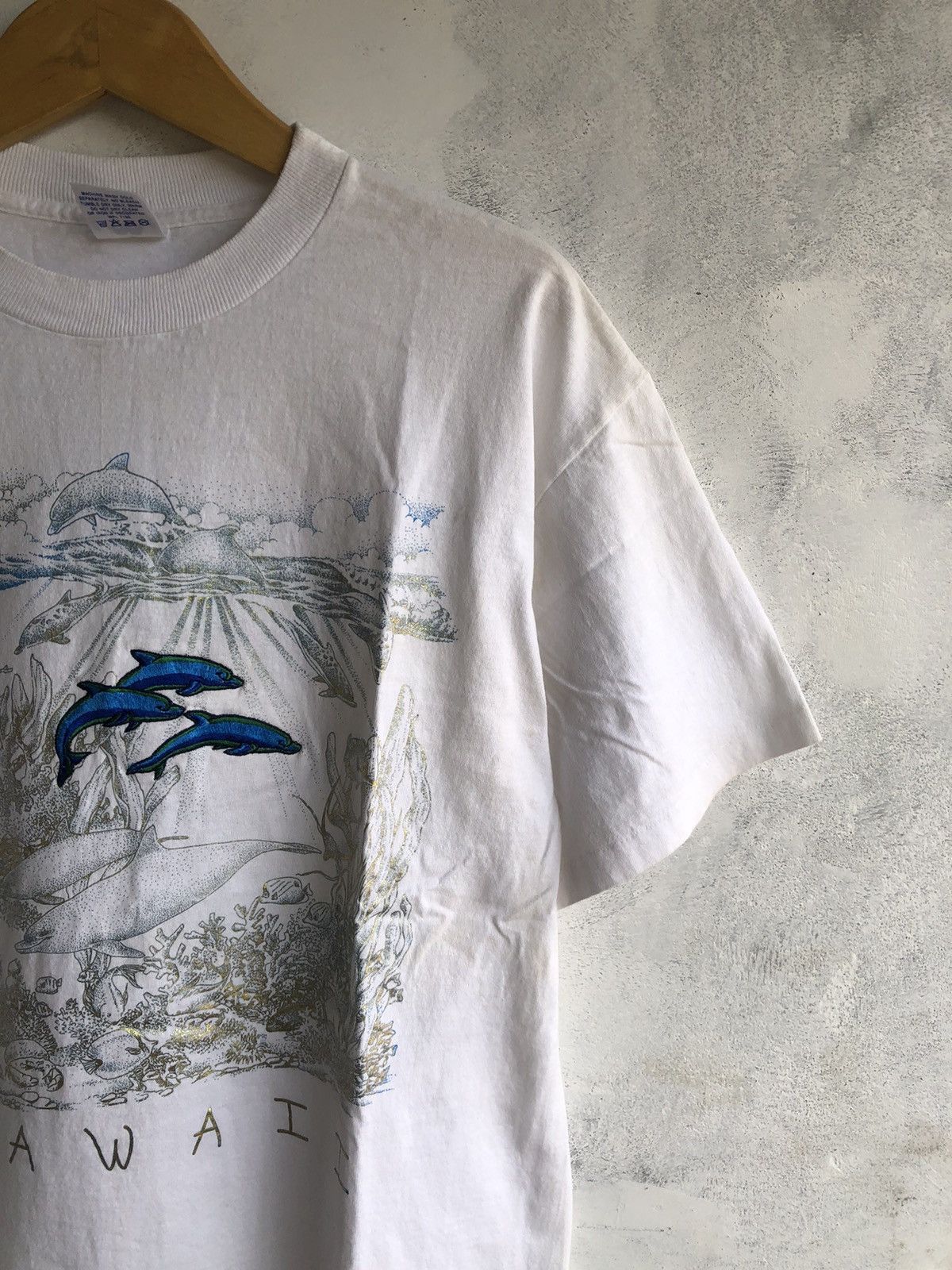 Japanese Brand 🔥RARE🔥Vintage 90s Hawaii Dolpin Big Logo Tshirt Size US L / EU 52-54 / 3 - 2 Thumbnail
