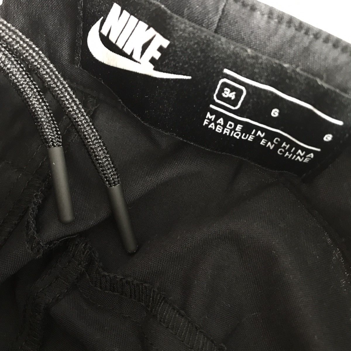 Nike Nike Athletic Shorts Logo Zip Pocket Mens 34 Size US 34 / EU 50 - 8 Thumbnail
