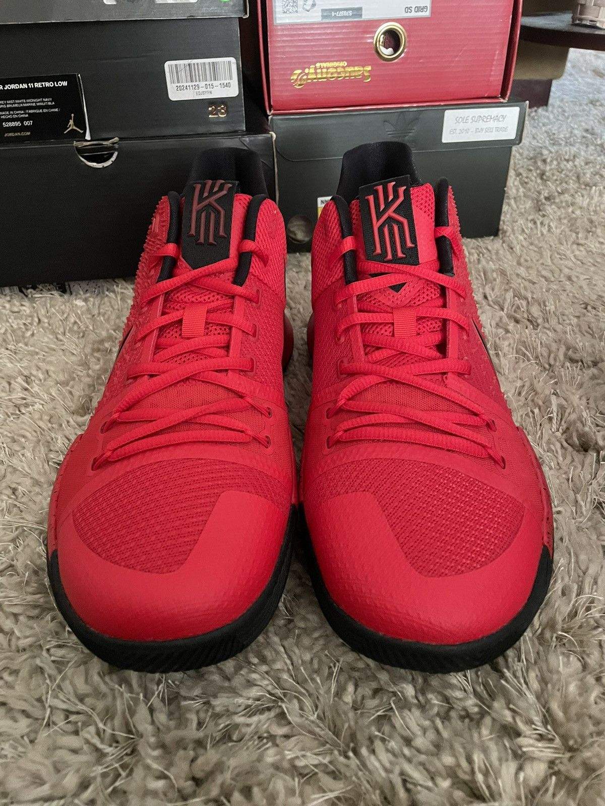 Nike Nike Kyrie 3 Candy Apple sz 10 Size US 10 / EU 43 - 4 Thumbnail