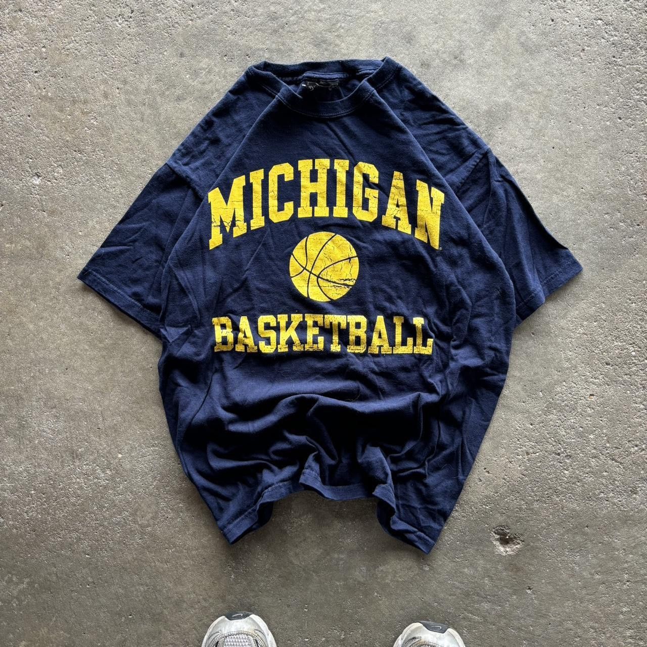 Vintage Vintage early 2000’s Michigan Basketball Size US M / EU 48-50 / 2 - 1 Thumbnail
