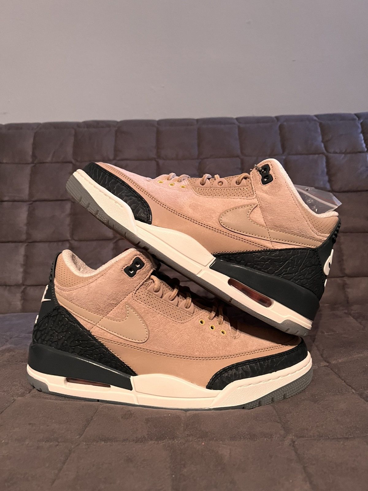 Nike JORDAN 3 RETRO JTH NRG 'BIO BEIGE' Size US 9 / EU 42 - 2 Thumbnail