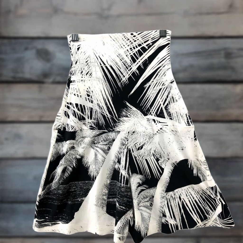 Norma Kamali Norma Kamali High Waisted Printed Shorts Womens XXS Black White Flounce Palm Size 24" / US 00 / IT 34 - 1 Thumbnail