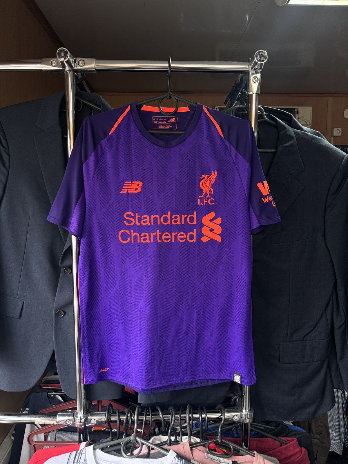 Vintage Mens Vintage New Balance Liverpool FC T-shirt soccer jersey Size US S / EU 44-46 / 1 - 1 Thumbnail