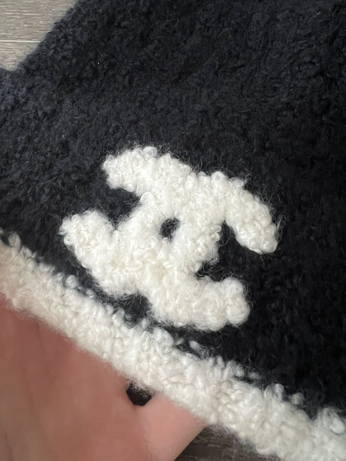 Chanel Cashmere CC Beanie Size ONE SIZE - 2 Thumbnail