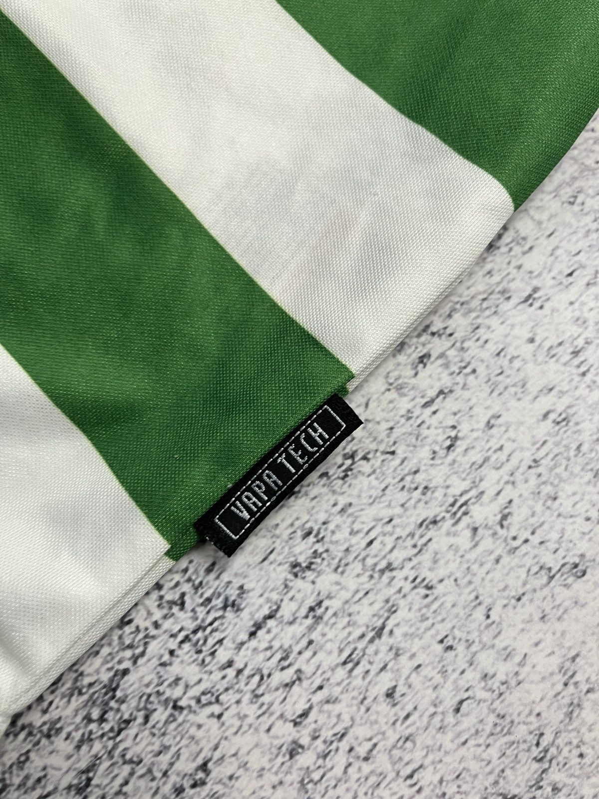 Umbro Vintage Umbro Celtic 1999/01 Home Soccer Jersey Long Sleeve Size US M / EU 48-50 / 2 - 11 Thumbnail