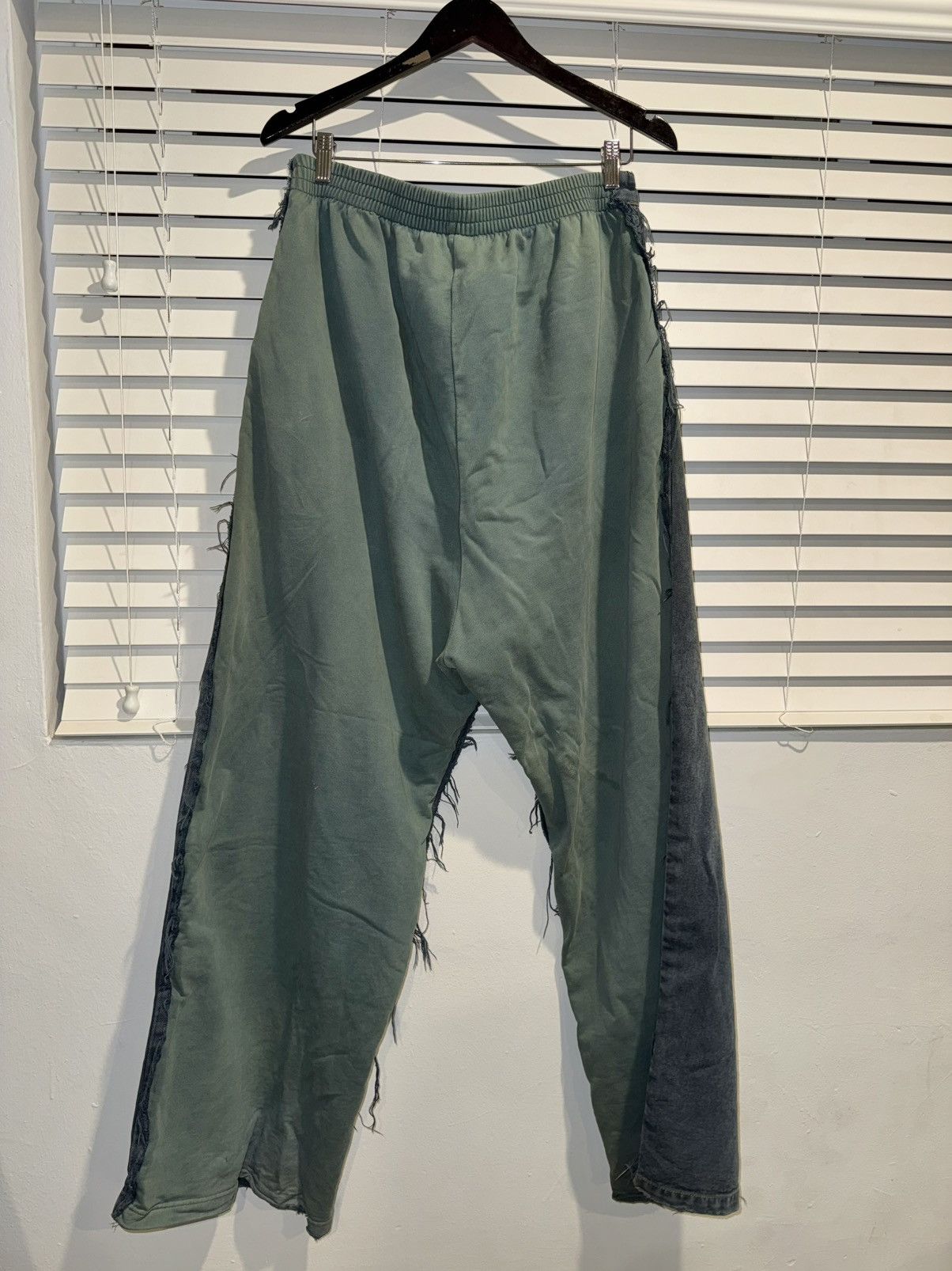Balenciaga Balenciaga Hybrid Baggy Sweatpant Denim in Blue/Green Large Size US 36 / EU 52 - 5 Thumbnail