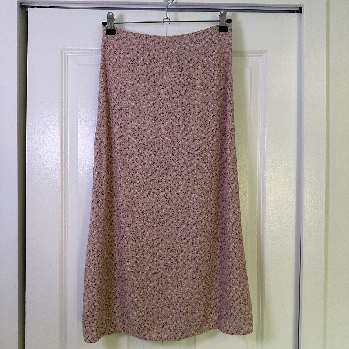 Brandy Melville Brandy Melville Pink Floral Midi Skirt Size 26" / US 2 / IT 38 - 1 Thumbnail