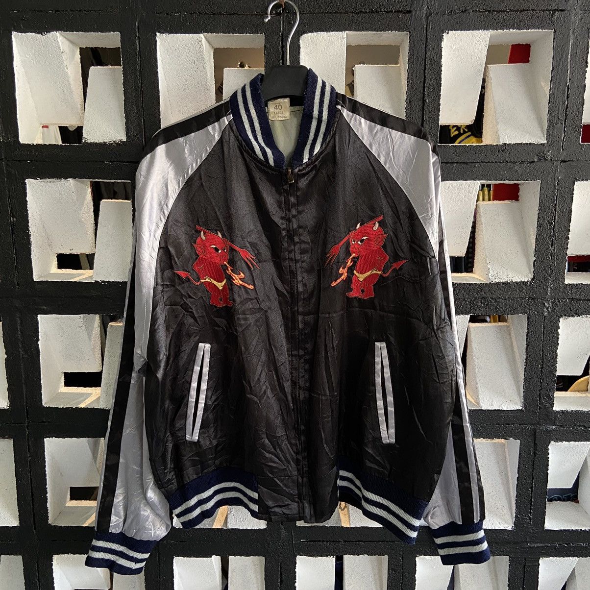 Japanese Brand Vintage sukajan red devil US airforce KC 135A hawai 60’s Size US M / EU 48-50 / 2 - 1 Thumbnail