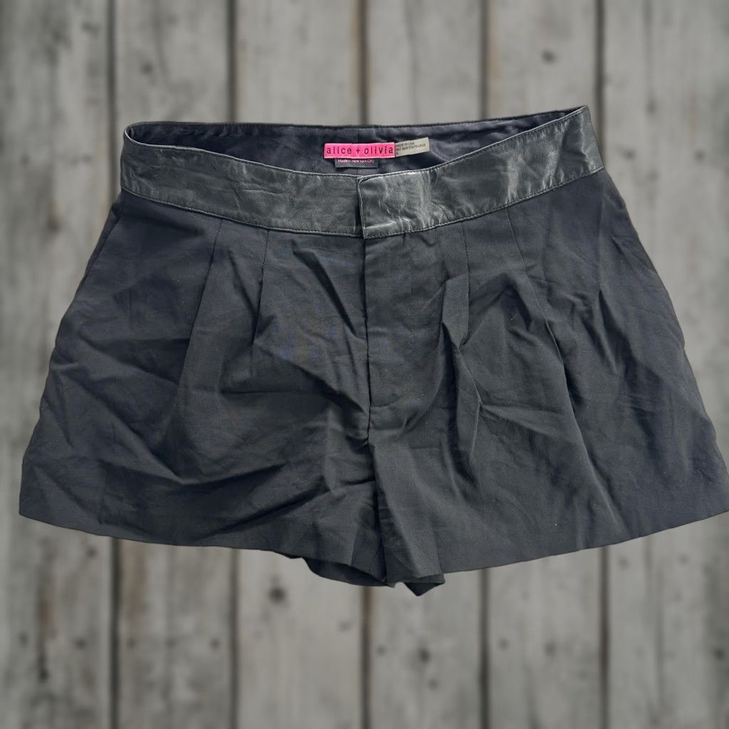 VINTAGE Alice + Olivia Shorts Womens 4 Black Leather Trim Wool Blend Pleated Dressy Casual Office Chic