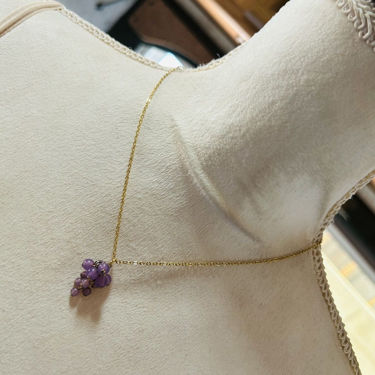 Handmade Handcrafted vintage purple lucite grape cluster necklace Size ONE SIZE - 1 Thumbnail