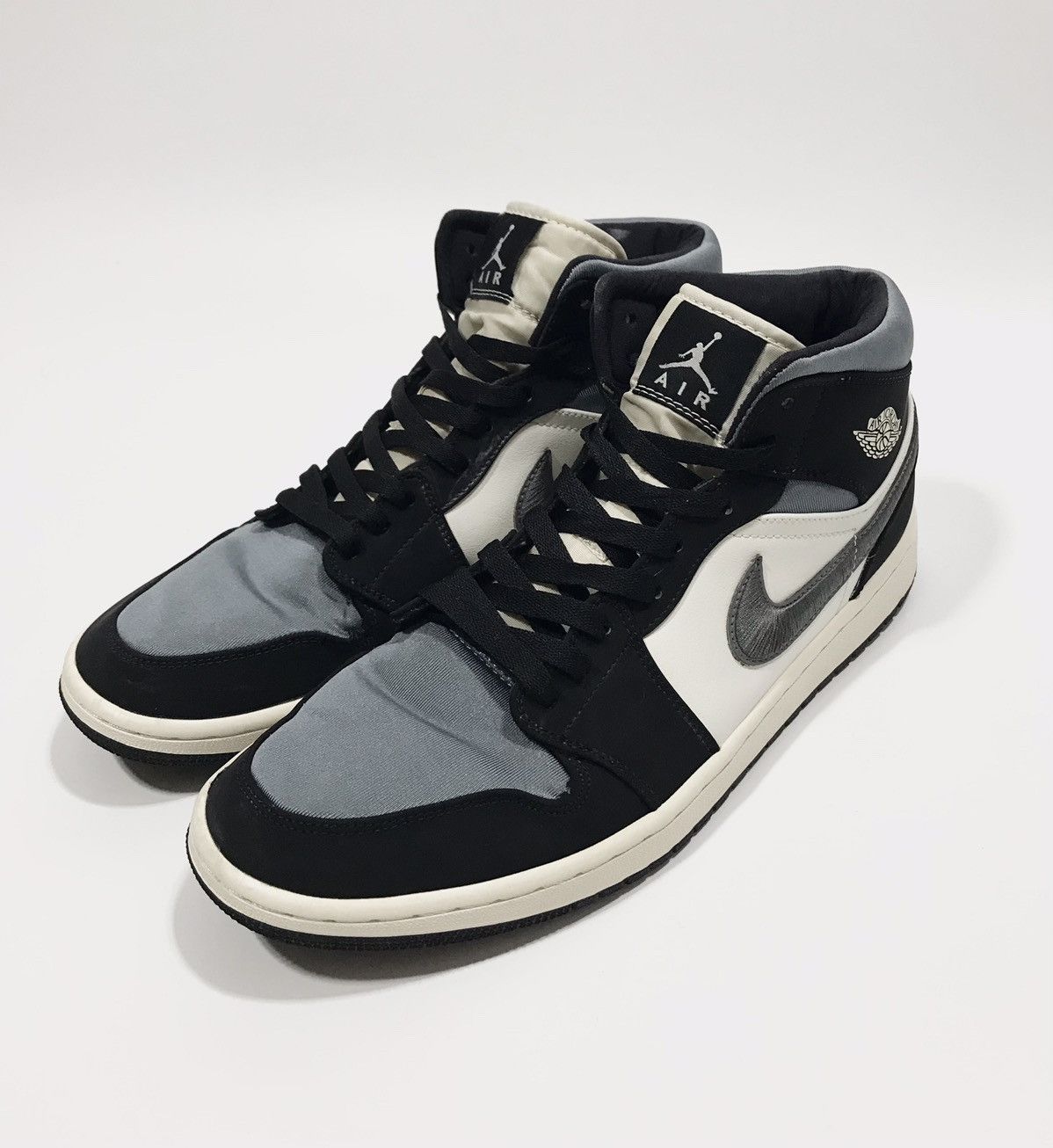 Air Jordan 1 Mid Satin Grey Toe Men's US11 Black