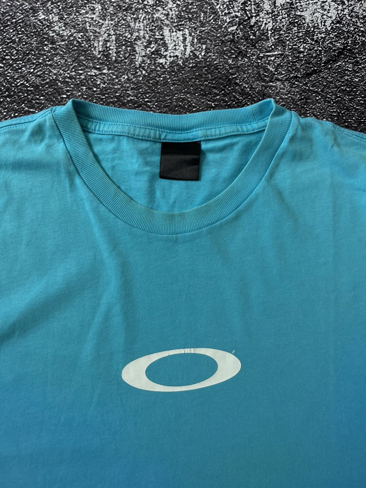 Oakley Vintage Oakley Center Logo Gorpcore Blue T-Shirt Size US L / EU 52-54 / 3 - 3 Thumbnail