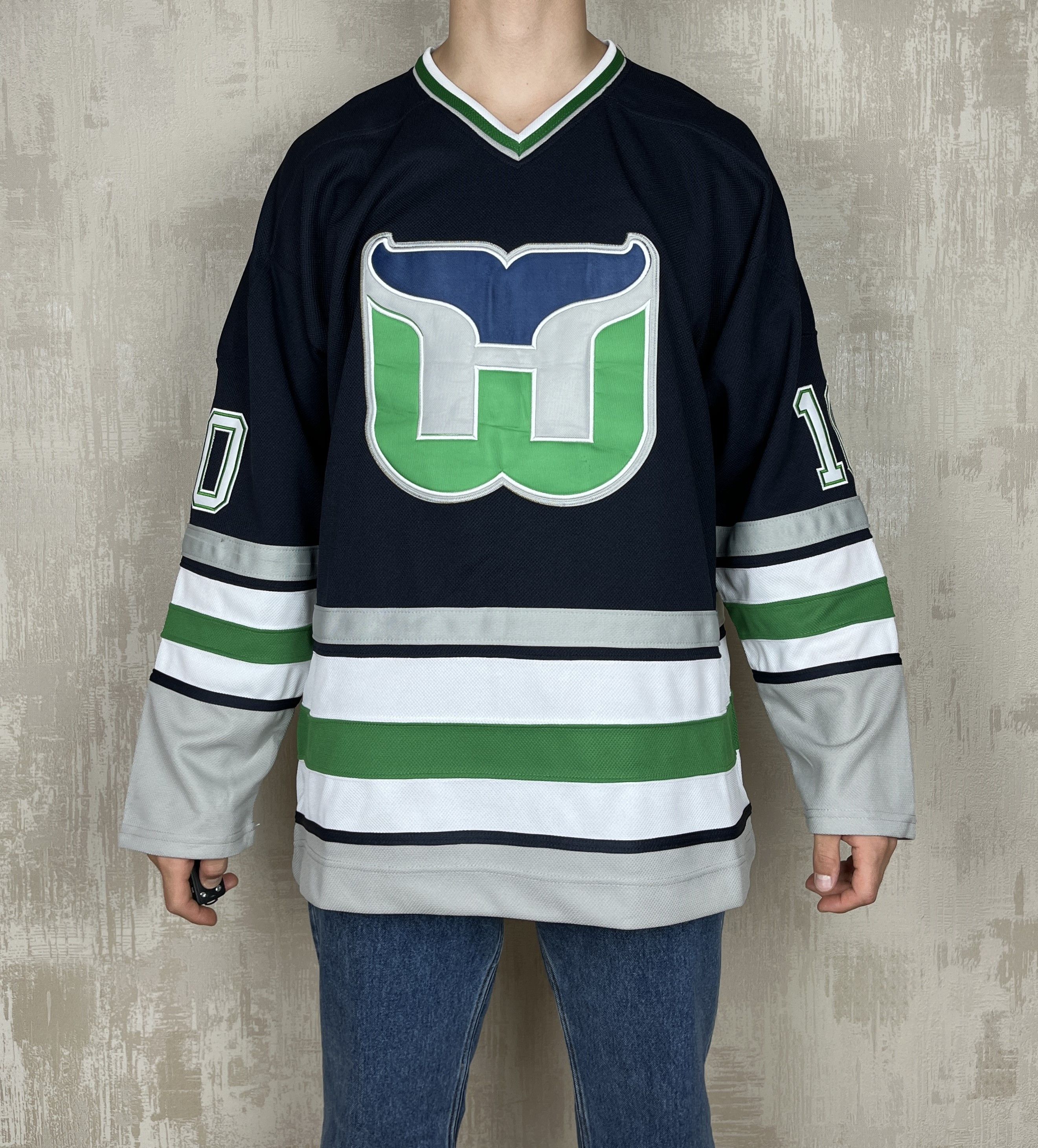 Ron Francis #10, Hartford deals Whalers CCM Throwback Jersey