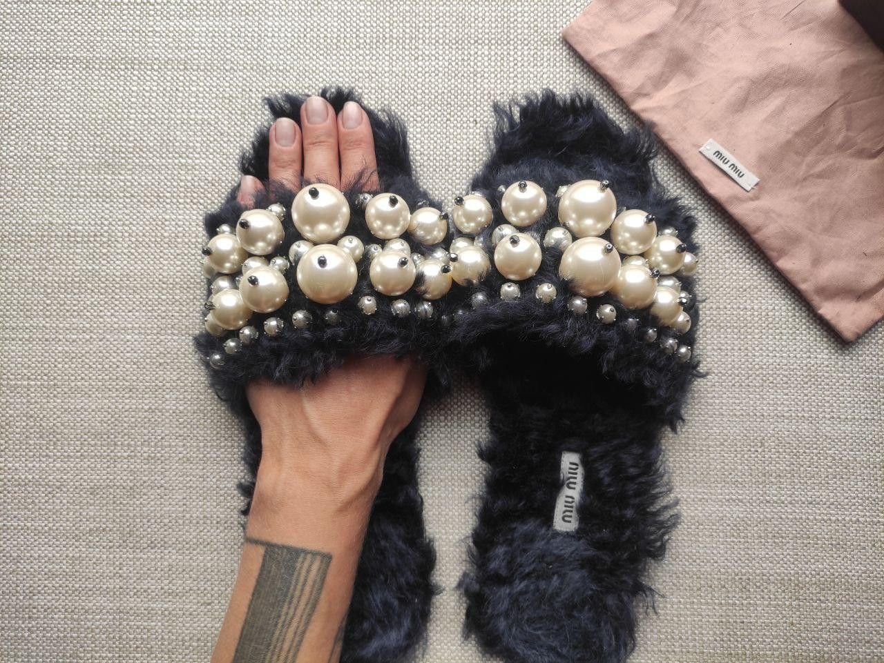 Miu Miu MIU MIU fur flip-flops with pearls Size US 10 / IT 40 - 1 Thumbnail