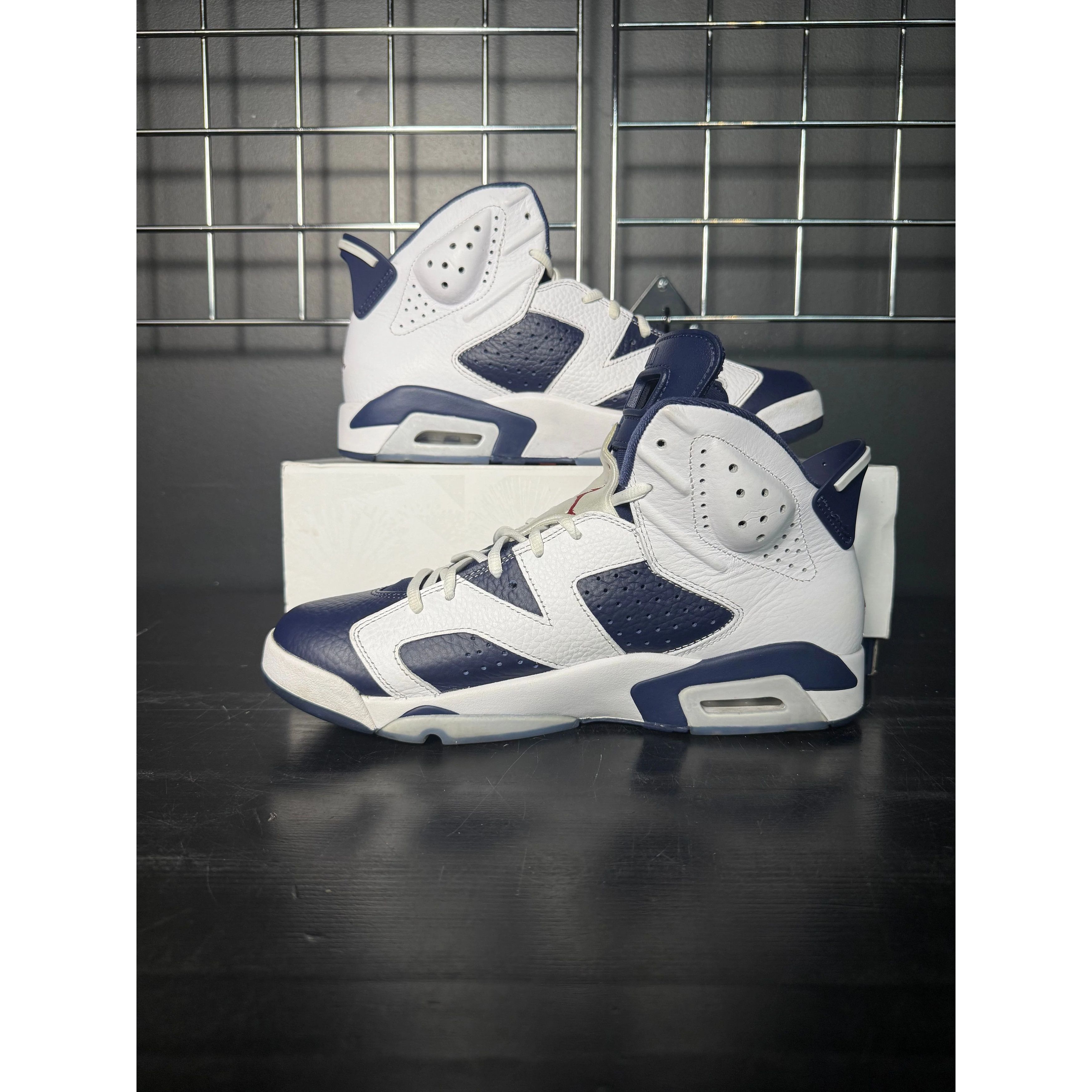 Jordan Brand Air Jordan 6 Retro "Olympic" (2024) **PRE-OWNED** - Size 10.5 Size US 10.5 / EU 43-44 - 2 Thumbnail