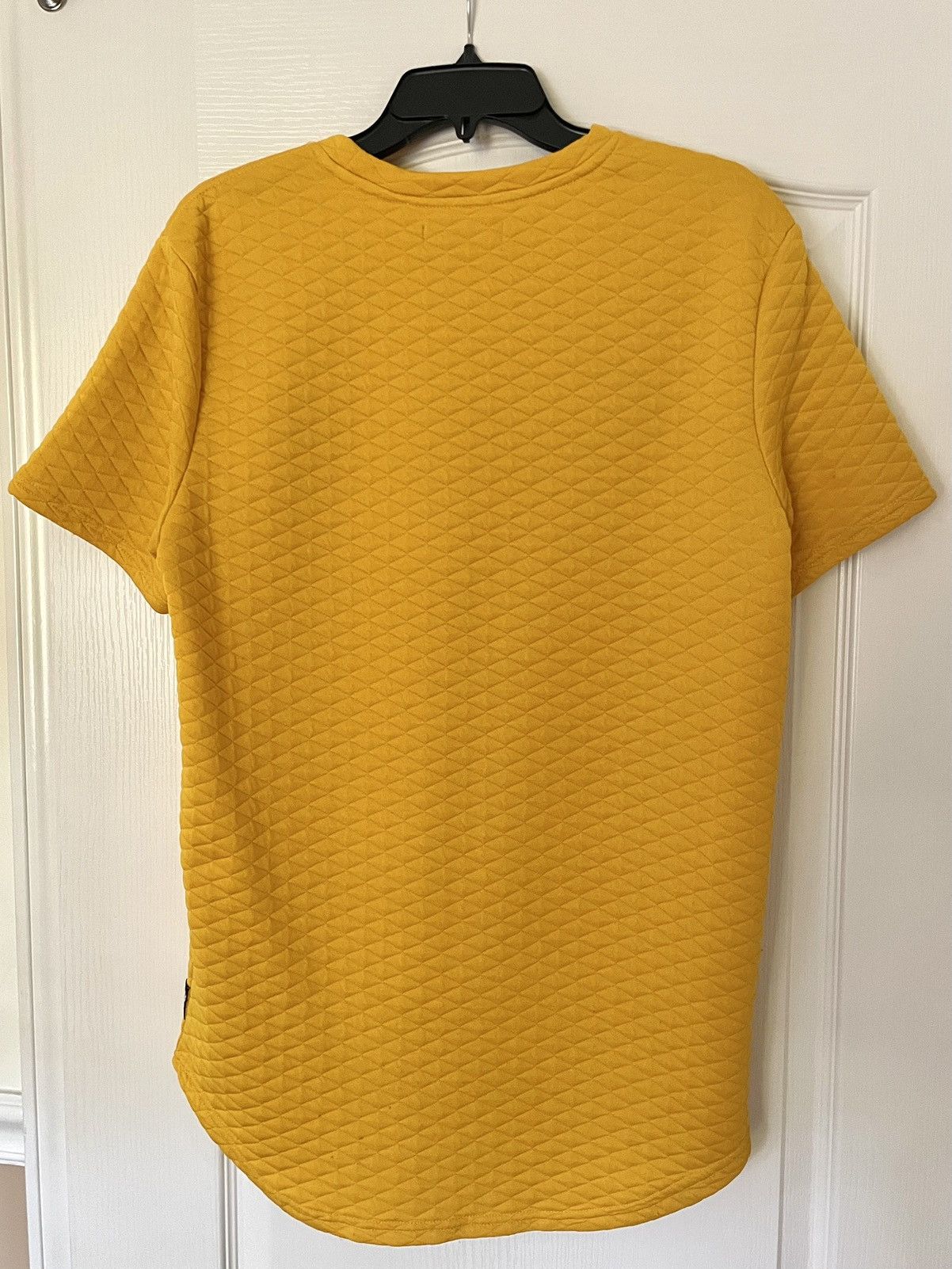 Guess Yellow G by Guess Quilted Short Sleeve T-Shirt Size US M / EU 48-50 / 2 - 3 Thumbnail