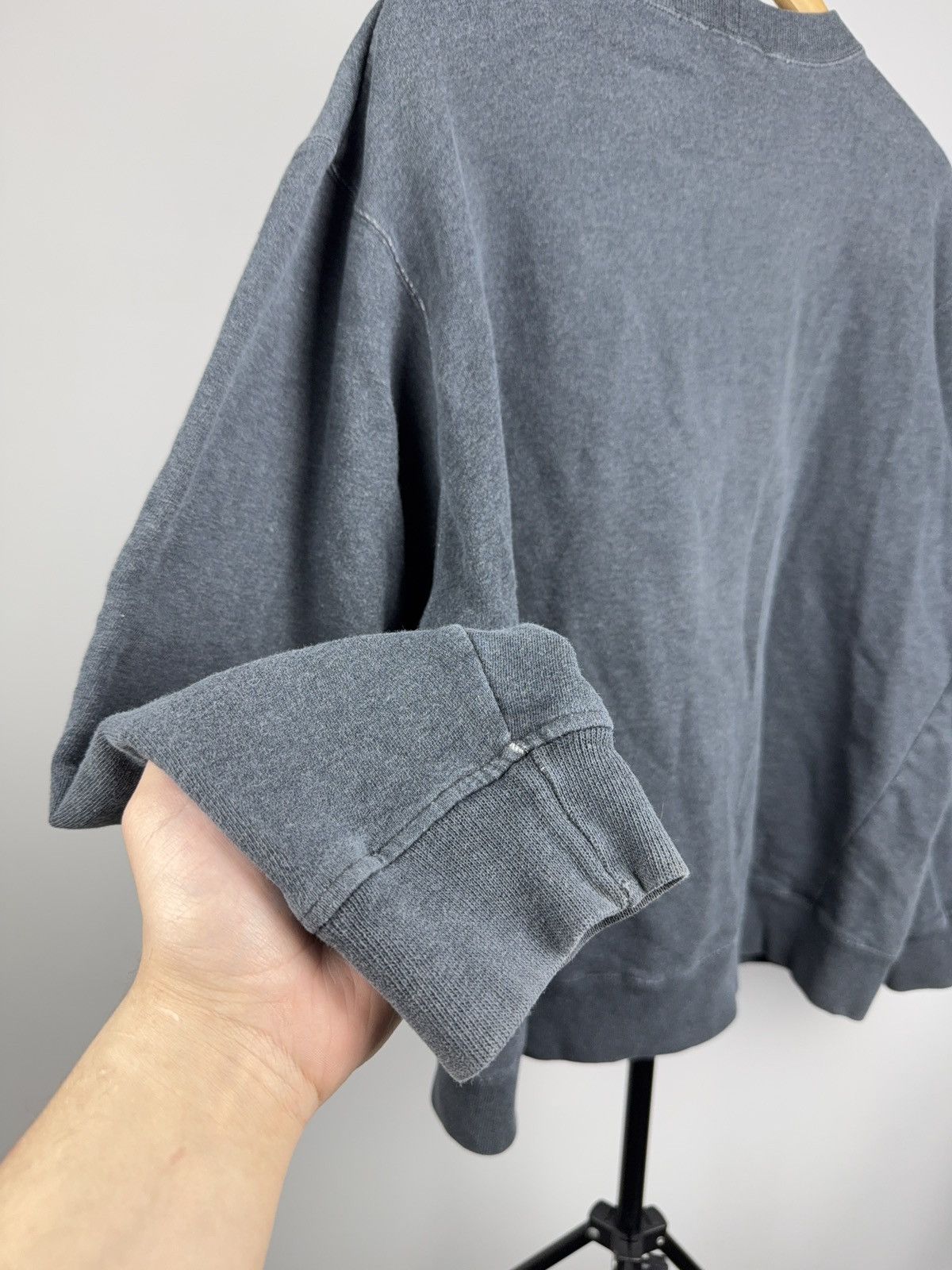 Hugo Boss 00s Hugo Boss Distressed Crewneck Sweatshirt Minimal Logo L Size US L / EU 52-54 / 3 - 11 Thumbnail