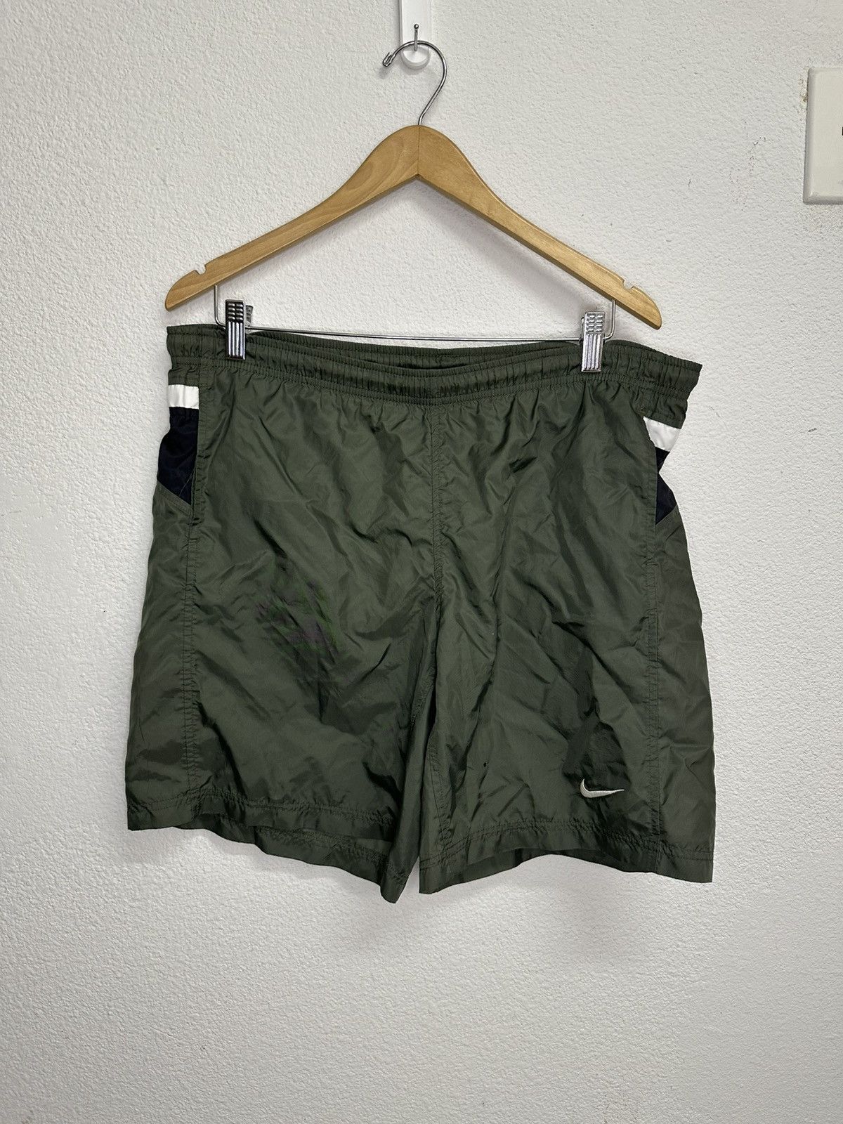 Nike Nike Mossy Green Shorts Size US 36 / EU 52 - 2 Thumbnail