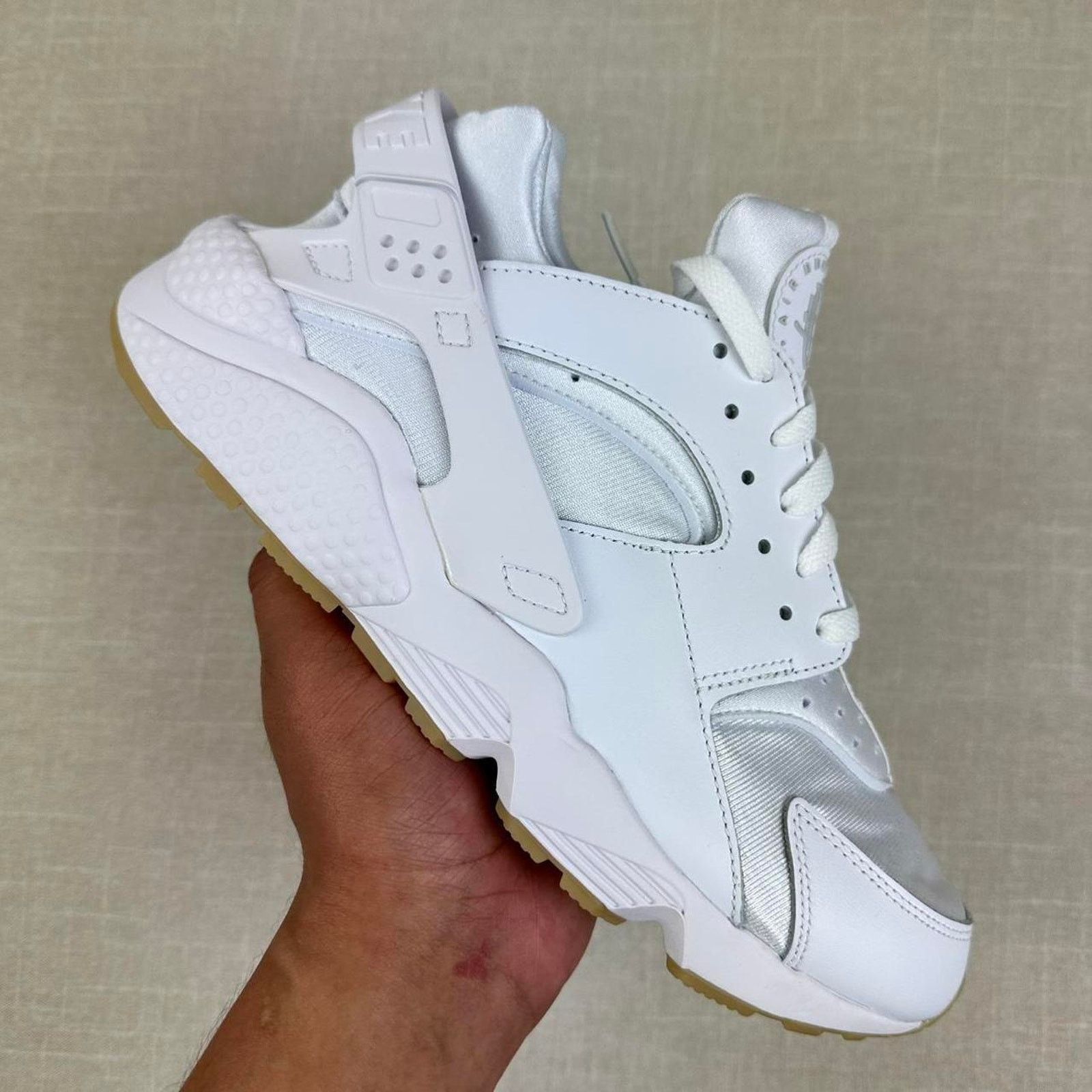 Nike 🤍 2021 Nike Air Huarache "White Gum" 9M Size US 9 / EU 42 - 1 Thumbnail