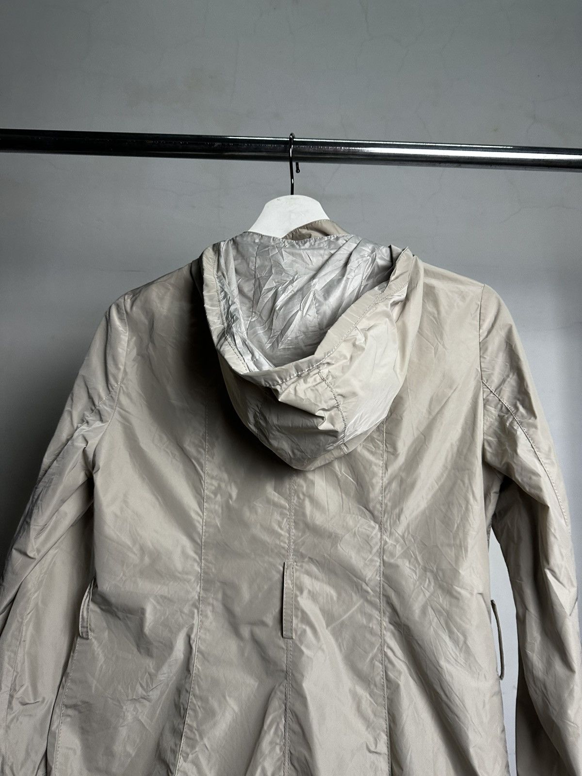 Armani Collezioni Armani Collezioni Ruffle Waterproof Hooded Coat Size M / US 6-8 / IT 42-44 - 10 Thumbnail