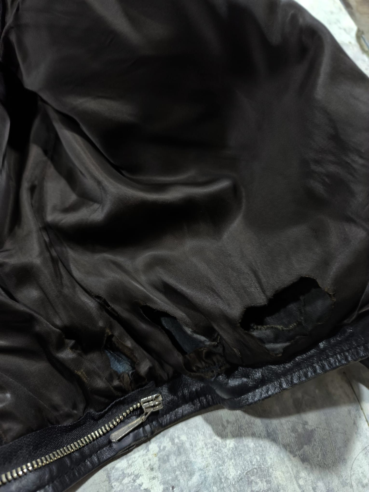 Leather vintage heavyweight trashed moto biker leather jacket 80s Size US L / EU 52-54 / 3 - 13 Thumbnail