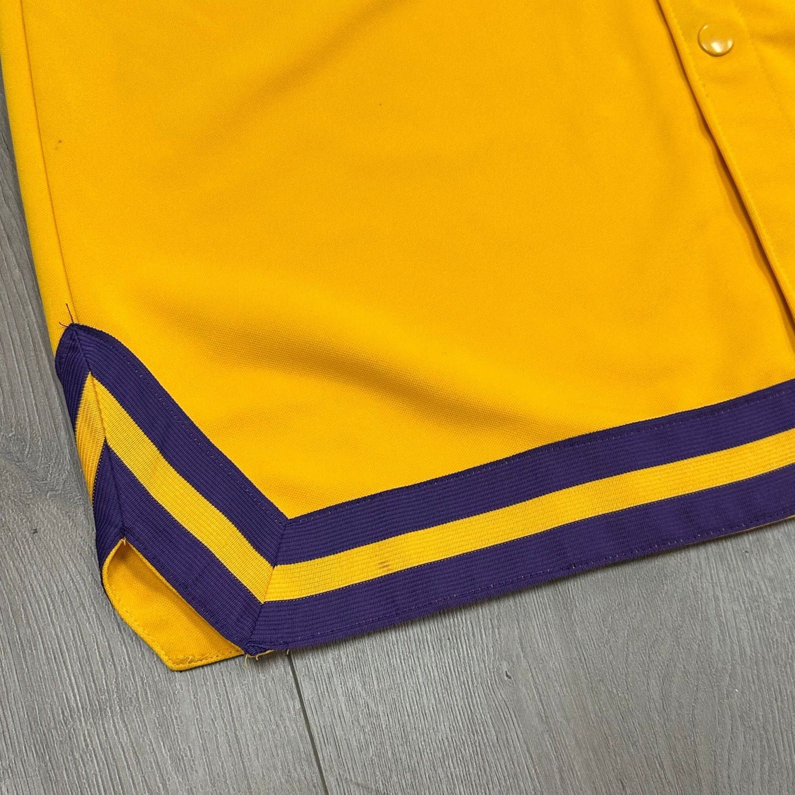 Nike Vintage Nike NBA LA Lakers Warm Up Shooting Jersey Size XL Size US XL / EU 56 / 4 - 4 Thumbnail