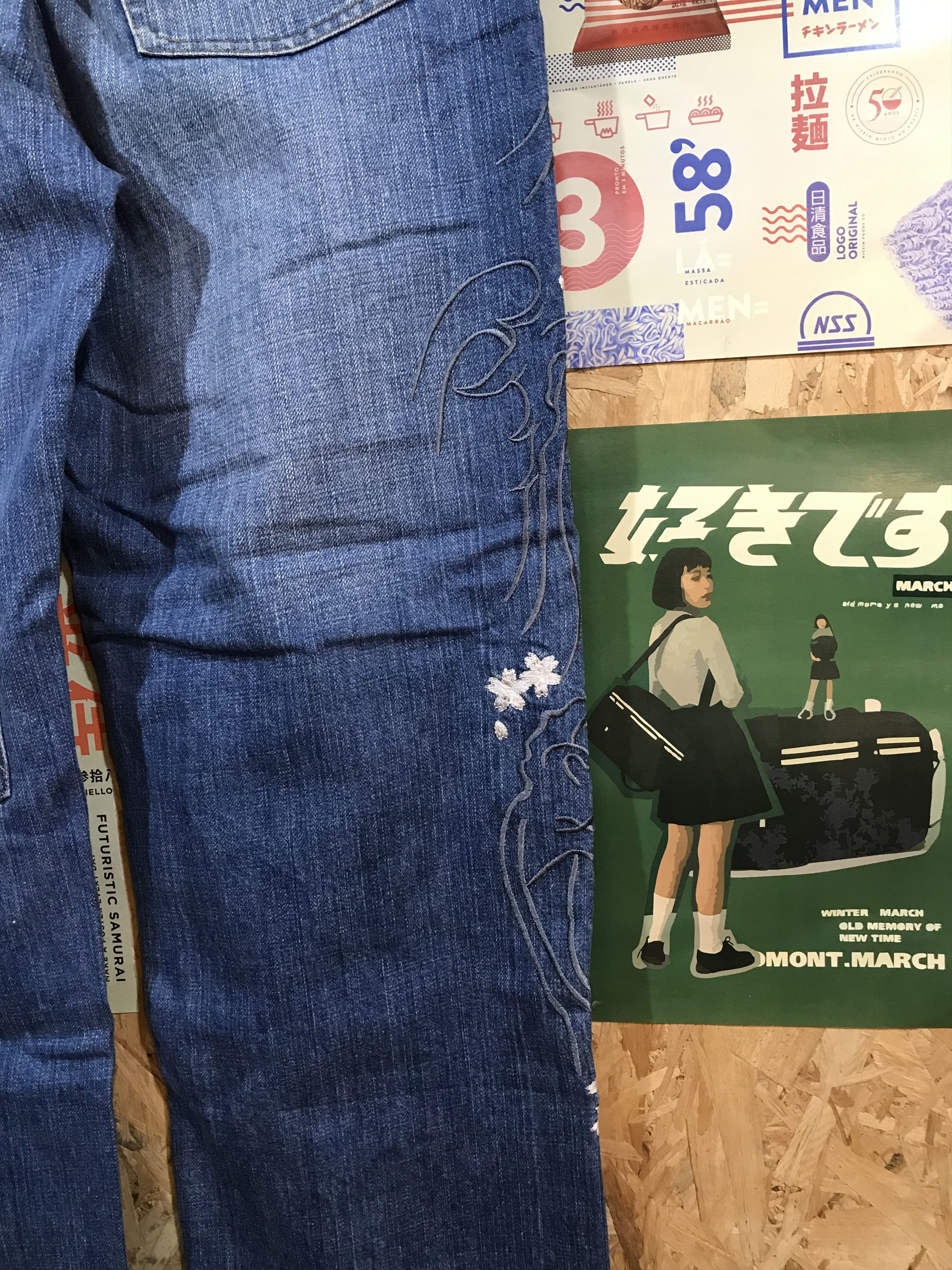 Karakuri Tamashii Karakuri Tamashii Embroidered Koi Wave Denim (Light Wash) Size US 33 - 6 Thumbnail