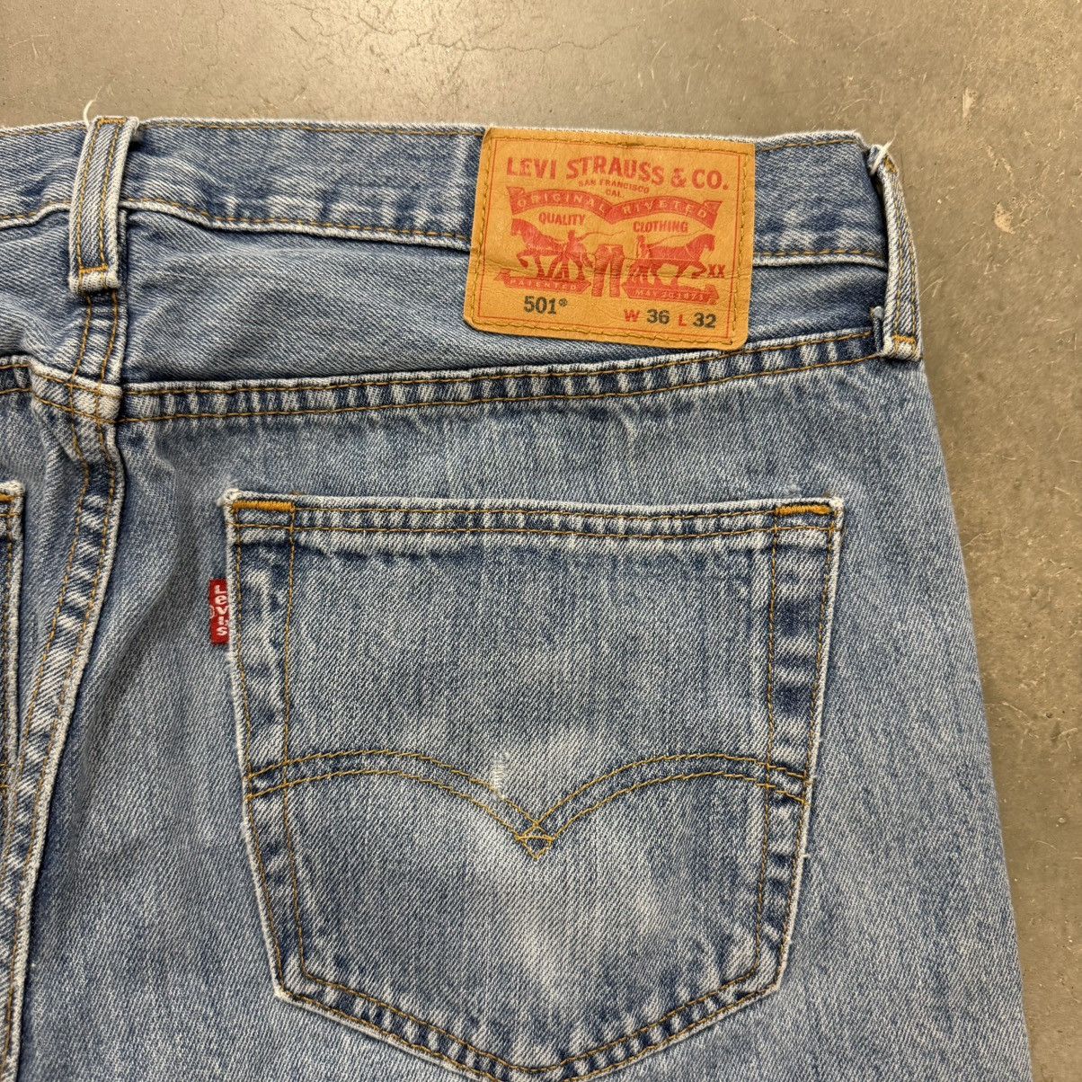 Levi's Levi's 501 Original Fit Jeans Light Wash Size US 34 / EU 50 - 2 Thumbnail