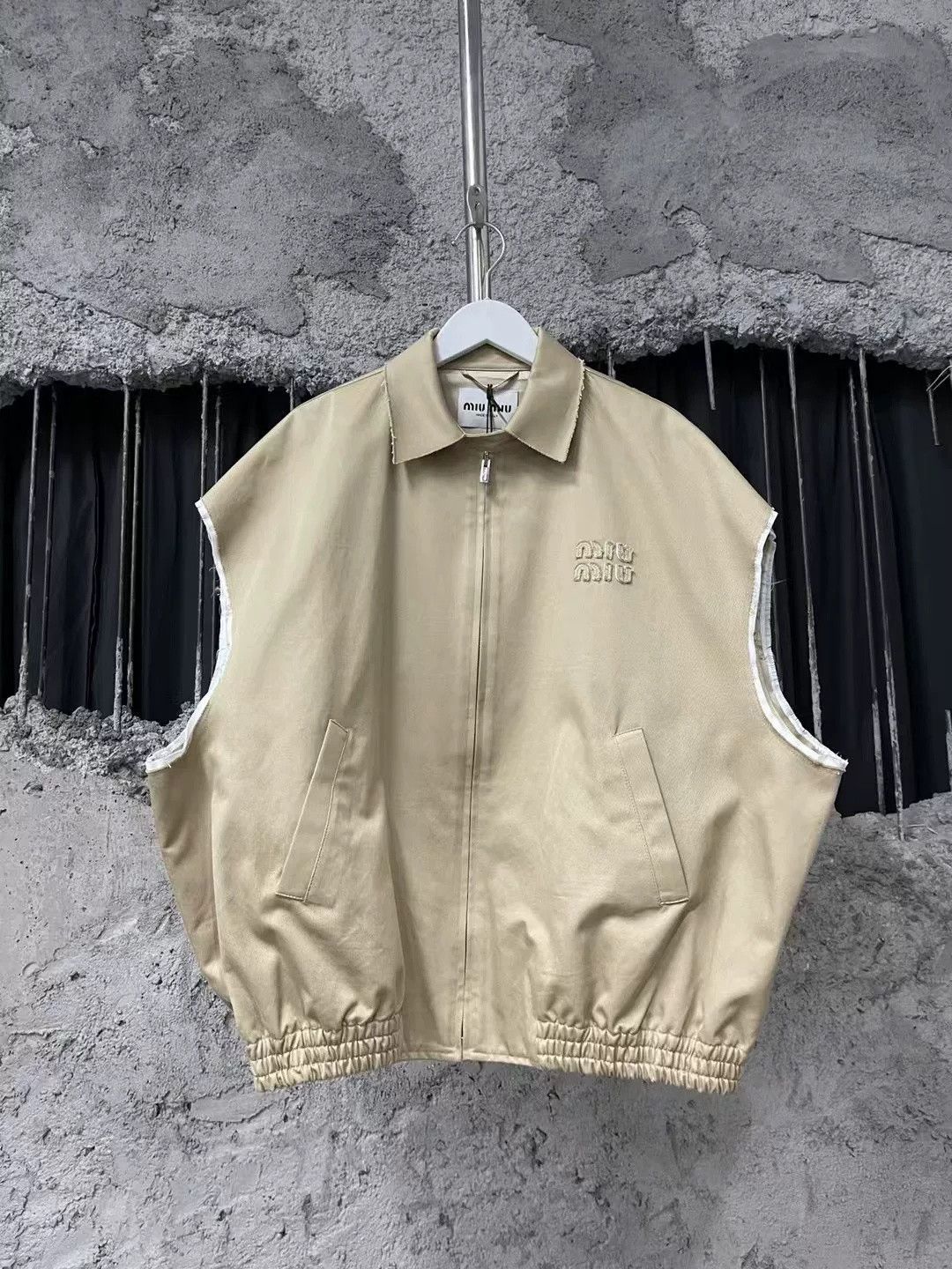 Miu Miu MiuMiu Khaki Patch Distressed Sleeveless Vest Size US S / EU 44-46 / 1 - 1 Thumbnail