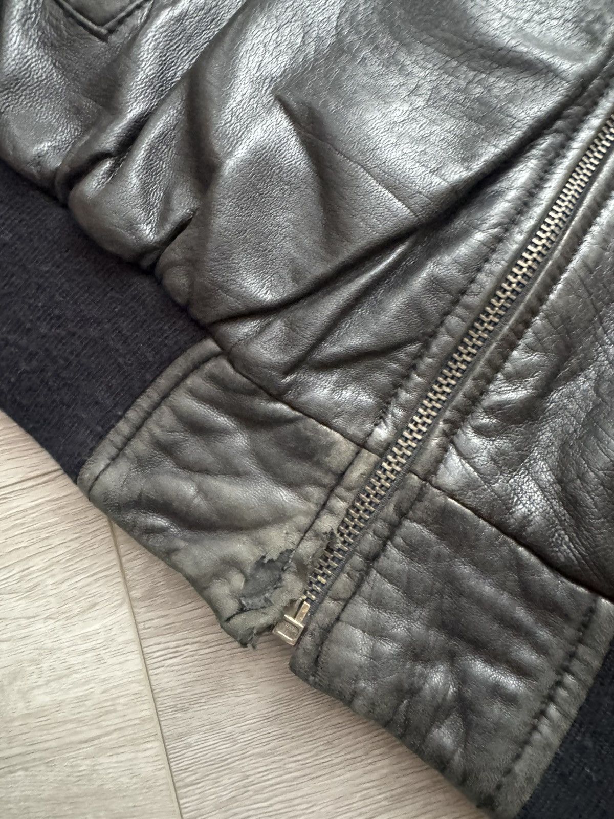 Vintage Vintage Leather Bomber Jacket With Straps A226 Size US L / EU 52-54 / 3 - 4 Thumbnail