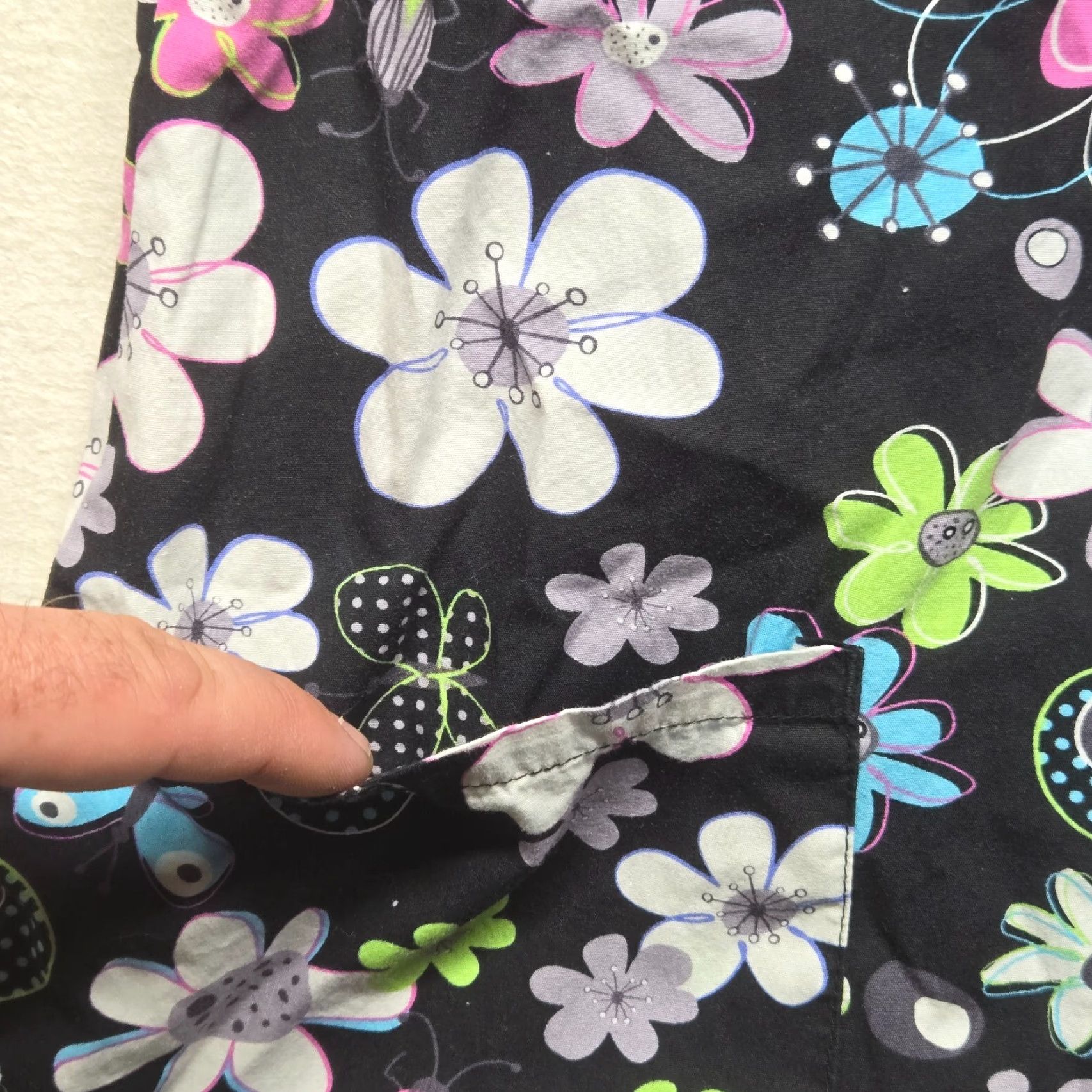 Vintage VINTAGE Zoe & Chloe Floral Black Short Sleeve Scrub Shirt Womens Small Medical Size S / US 4 / IT 40 - 3 Thumbnail
