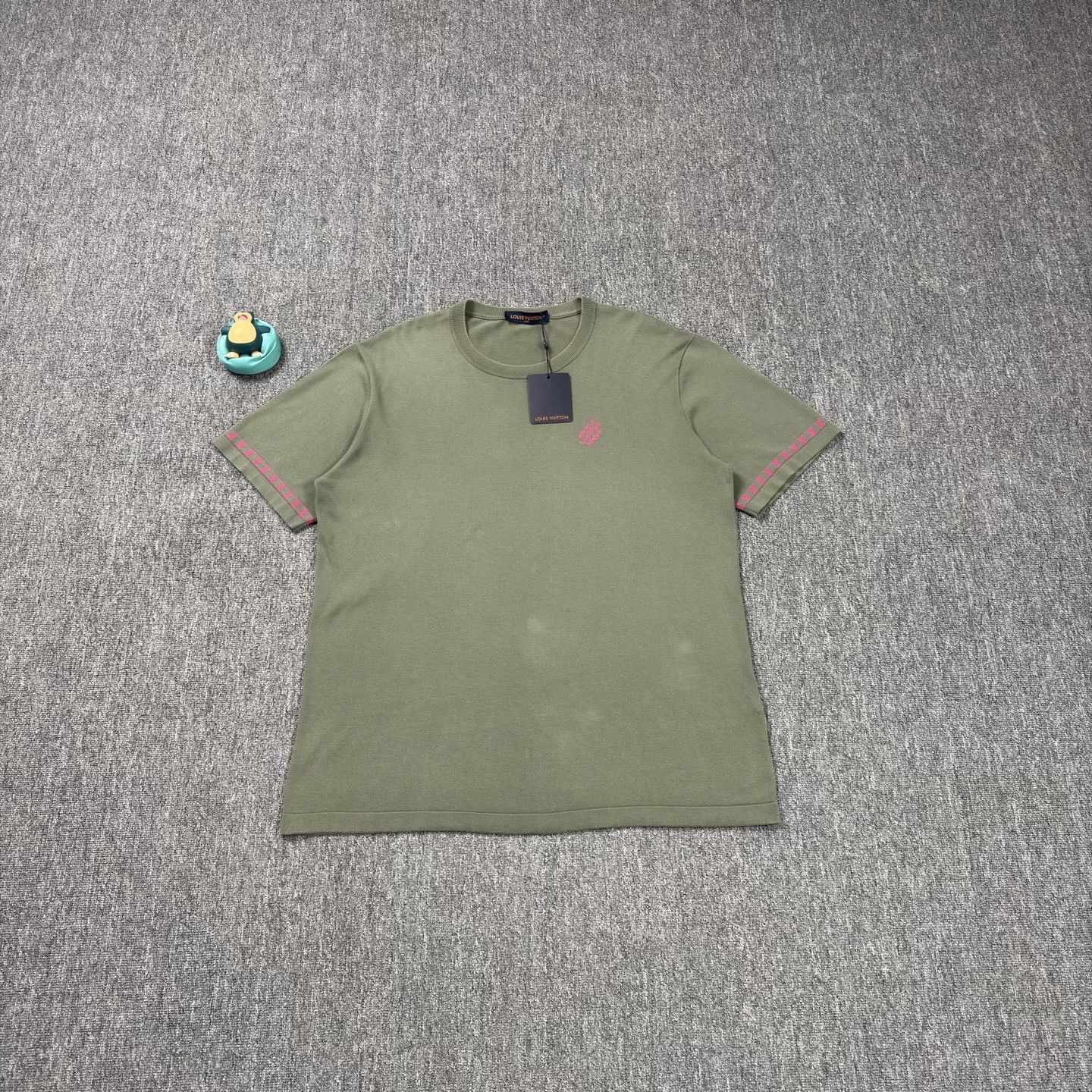 Louis Vuitton LV 2025 Green Cuffed Knit Short Sleeve Size US XL / EU 56 / 4 - 1 Thumbnail