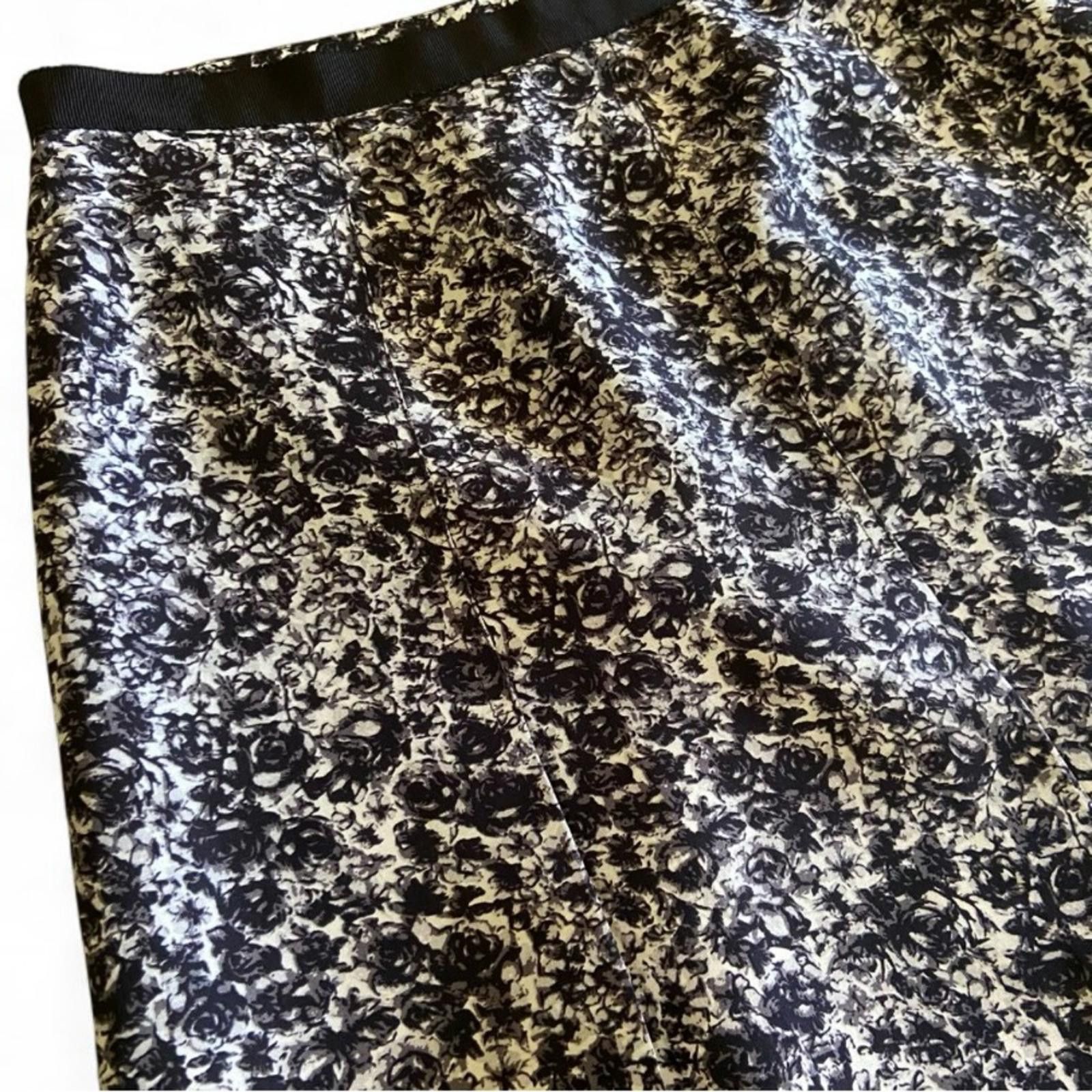 Banana Republic Banana Republic Silk Black Floral A-Line Skirt Womens Size 4 Size 27" / US 4 / IT 40 - 2 Thumbnail