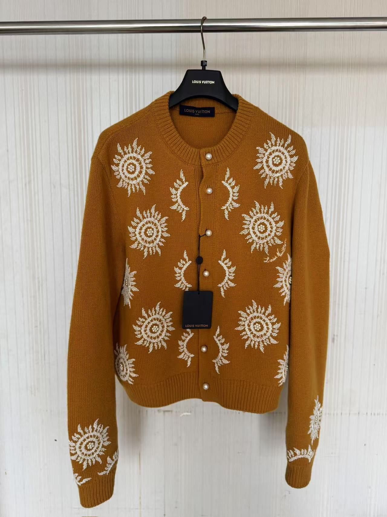 Louis Vuitton Louis Vuitton FW24 Yellow Cardigan with Pearls Sz.L Size US L / EU 52-54 / 3 - 1 Thumbnail