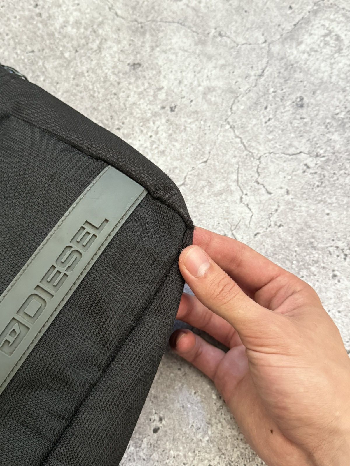 Diesel × Vintage Vintage Diesel Y2K distressed crossbody sling bag Size ONE SIZE - 10 Thumbnail