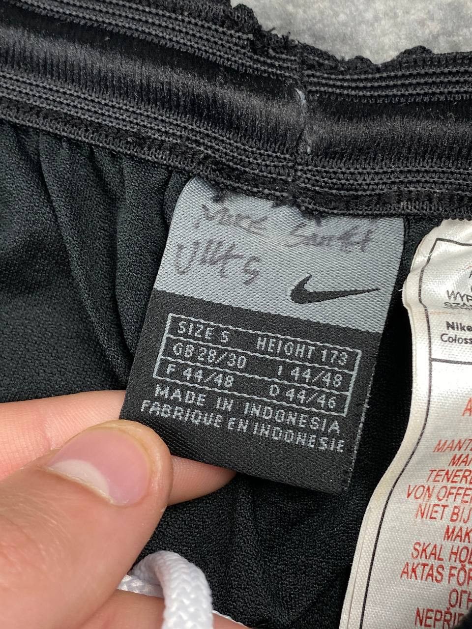 Nike Vintage Nike Manchester United Football Shorts Soccer Track Size US 30 / EU 46 - 7 Thumbnail