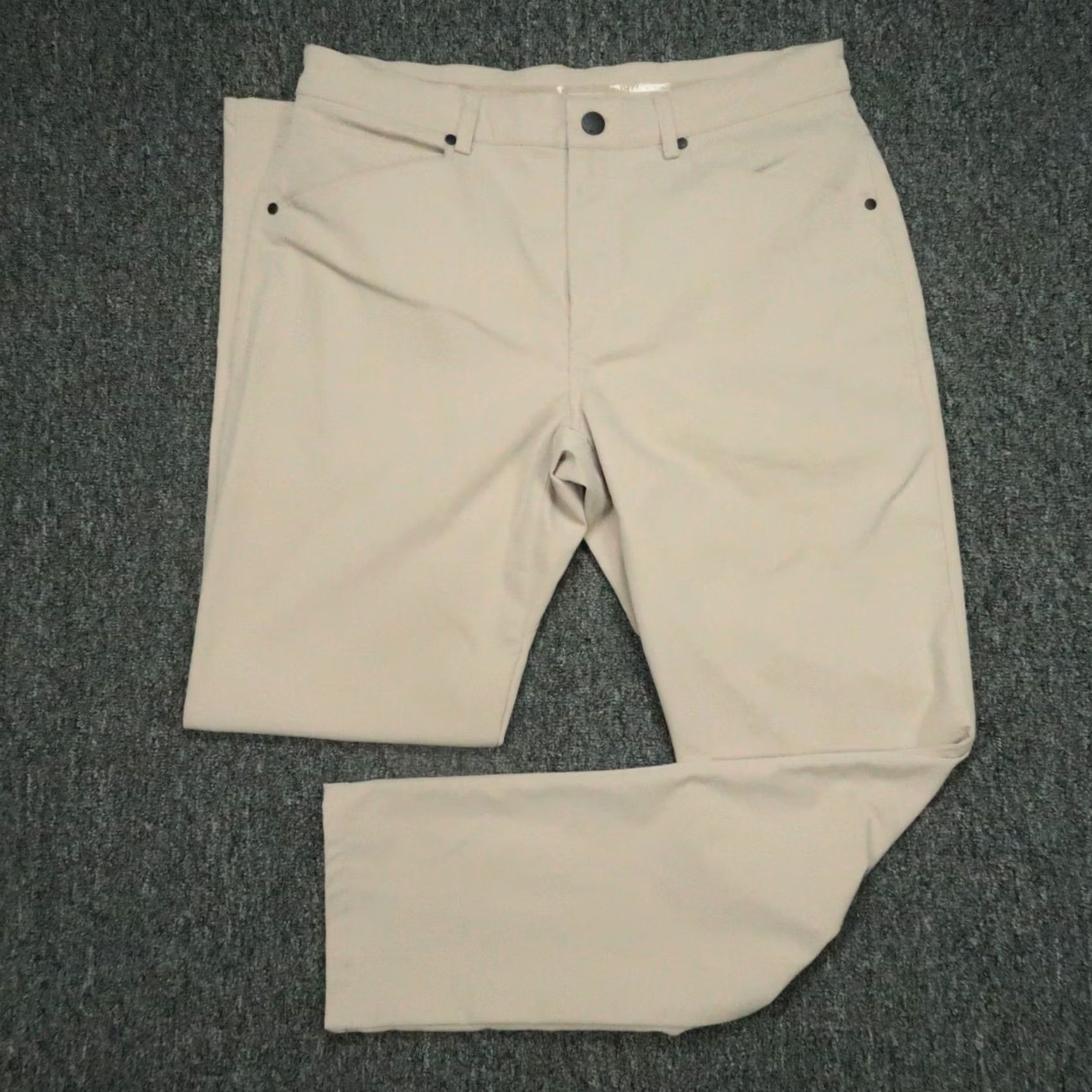 Vintage Myles Pants Mens 33x30 Khaki Tan Tour Performance Stretch Chino Zip Pocket Pants Casual Workwear 33 Beige Regular Mens Size US 33 - 2 Thumbnail