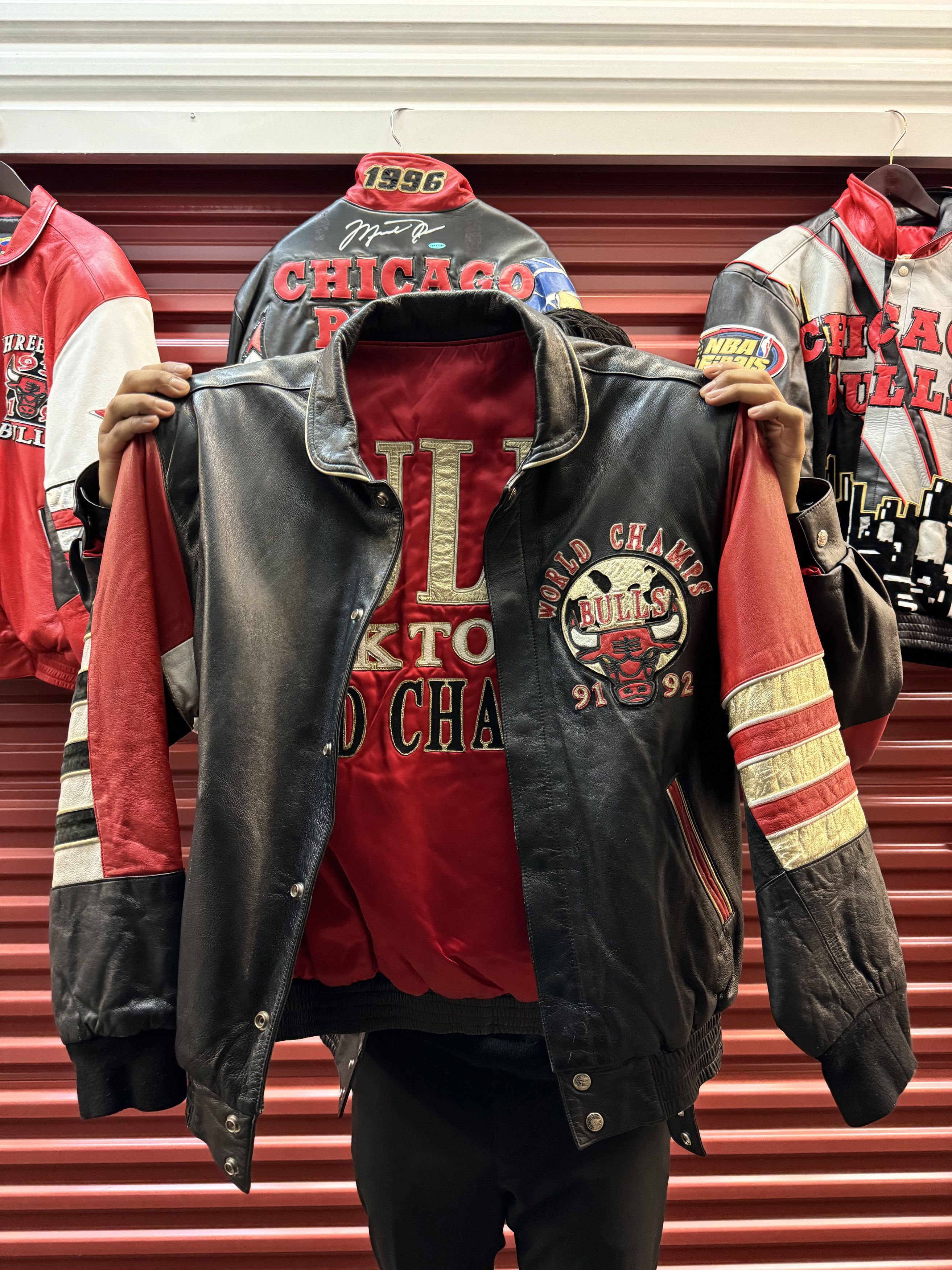 Jeff Hamilton × NBA × Vintage Jeff Hamilton *BACK 2 BACK CHICAGO BULLS* Leather Jacket Size US S / EU 44-46 / 1 - 4 Thumbnail