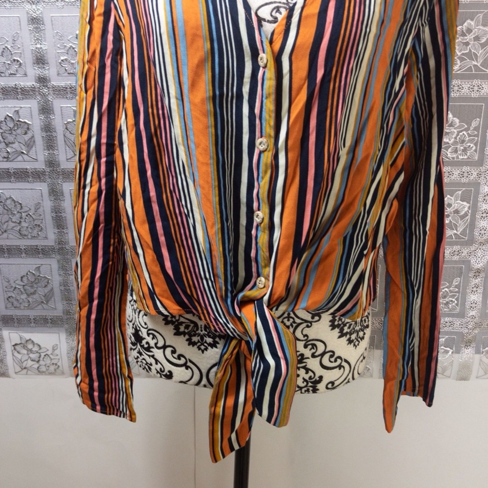 rue21 Rue 21 Striped Button Down Tie Front Top Size L Size L / US 10 / IT 46 - 4 Thumbnail