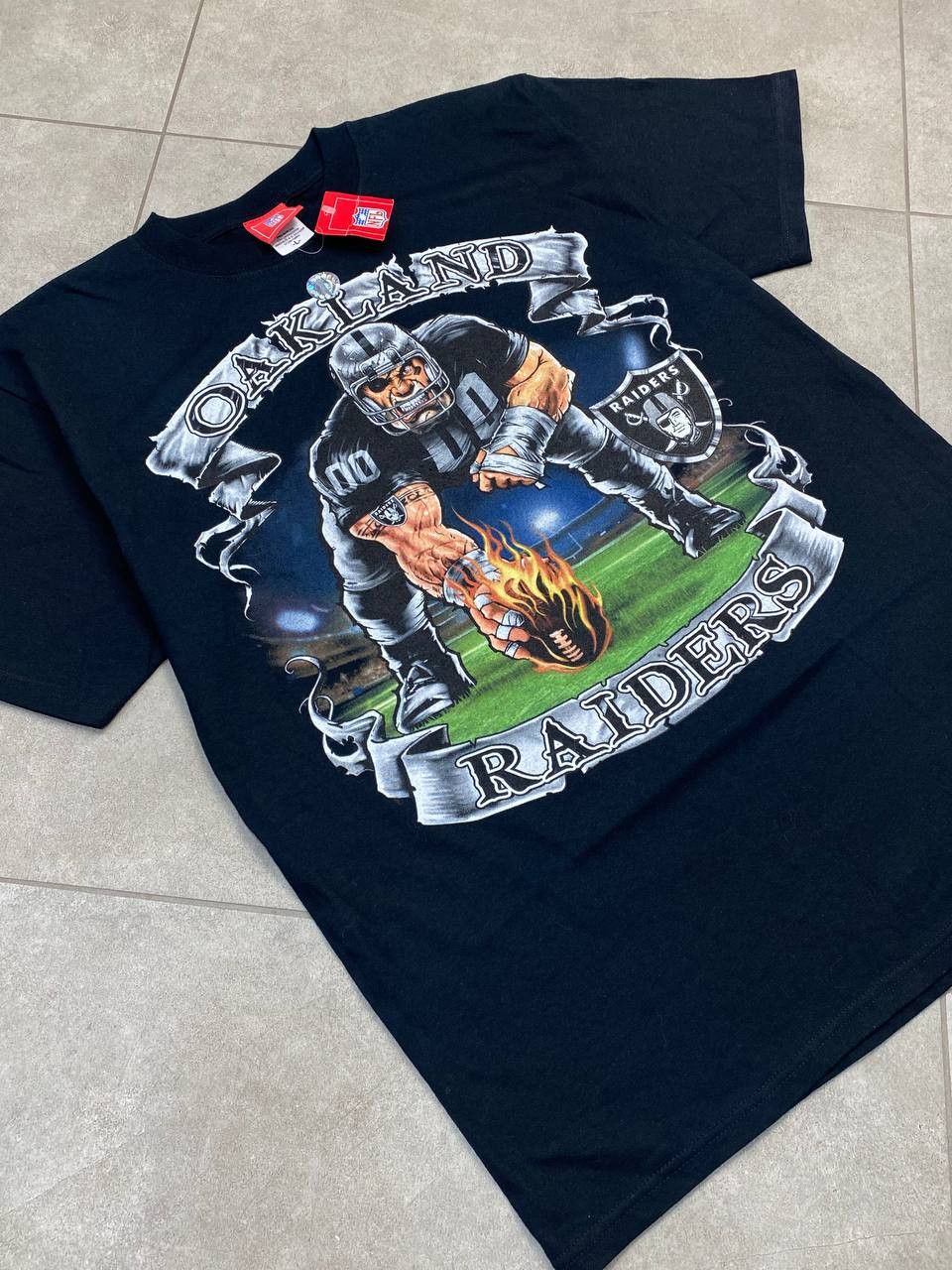 NFL Vintage NFL Oakland Raiders Mad Player Print T-Shirt Size US L / EU 52-54 / 3 - 4 Thumbnail