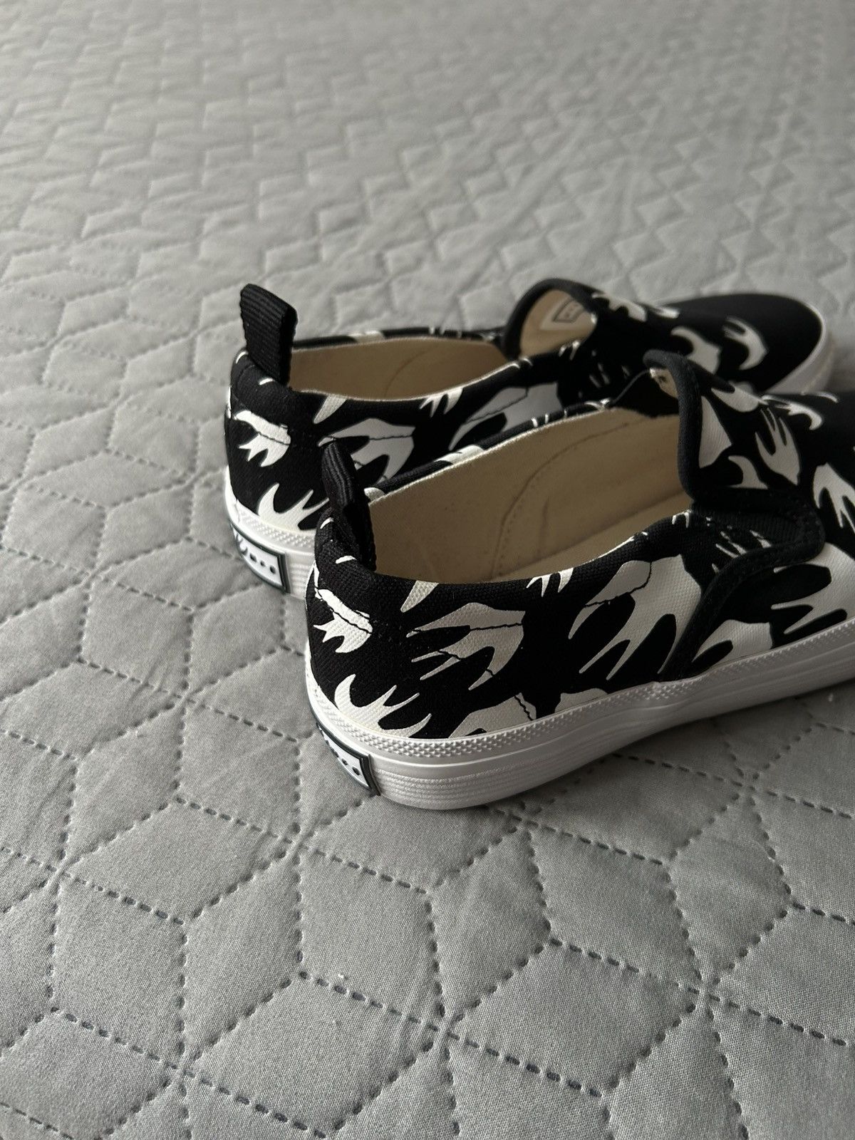 Alexander McQueen Alexander McQueen Black Canvas Slip On Trainers Unisex Size US 8.5 / IT 38.5 - 7 Thumbnail
