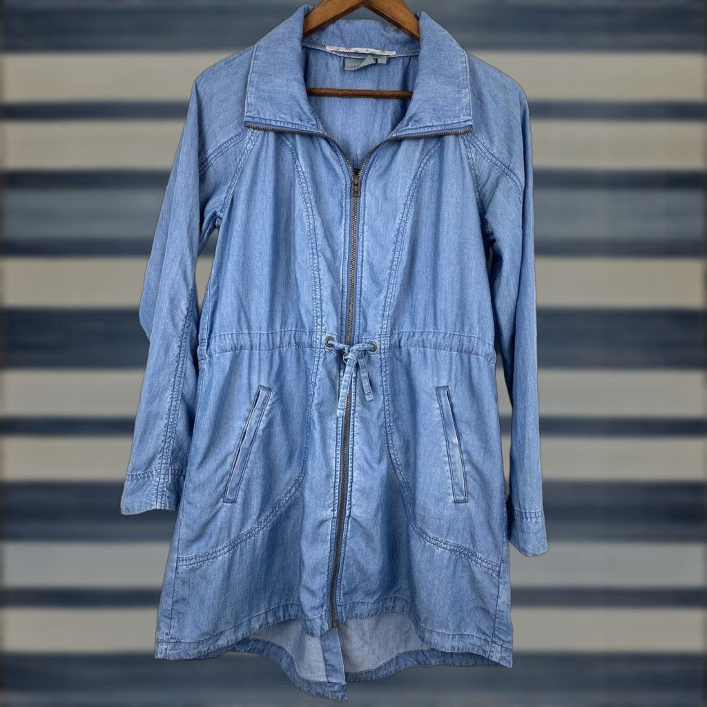 Athleta size XS Women’s Blue Chambray Denim Cinch Waist Full Zip Jean Jacket