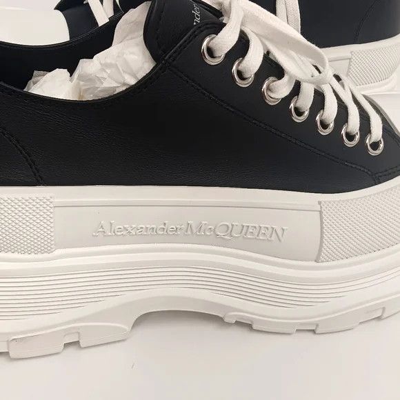 Alexander McQueen Alexander McQueen Tread Slick Low Top Sneakers - EU44.5/US Size US 11.5 / EU 44-45 - 8 Thumbnail