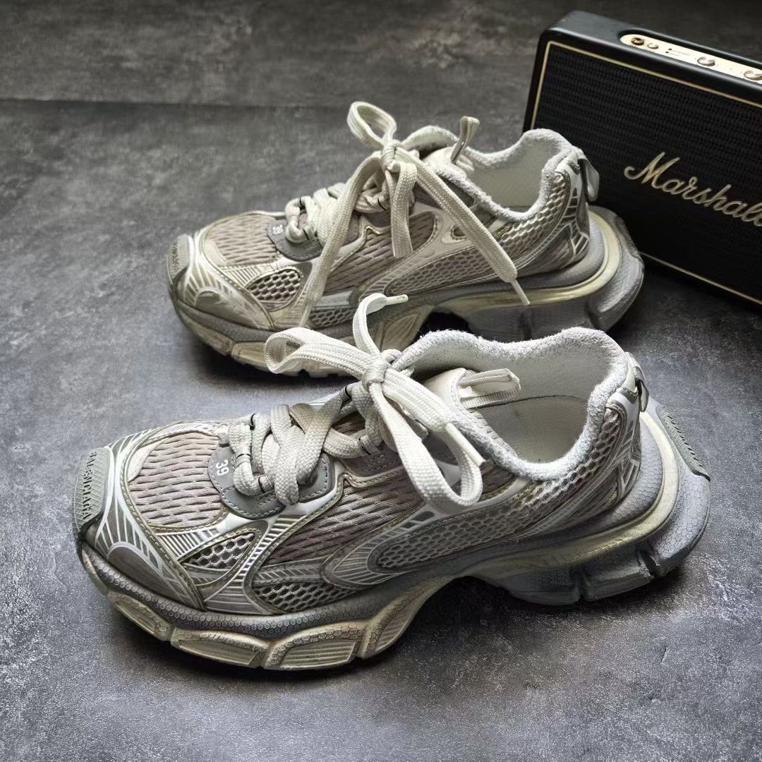 Balenciaga Balenciaga Beige Lowtop Sneakers XXXL Men Size US 10 / EU 43 - 1 Thumbnail