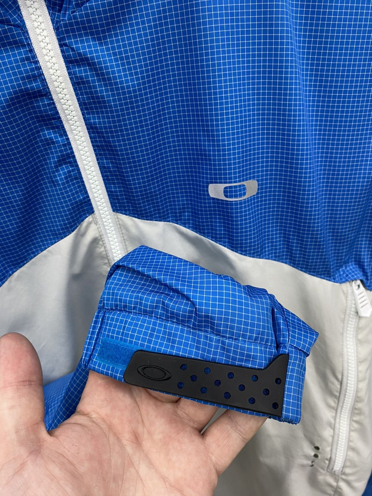Oakley Vintage Rare Oakley Blue White Light Jacket Gorpcore Style Size US XL / EU 56 / 4 - 14 Thumbnail