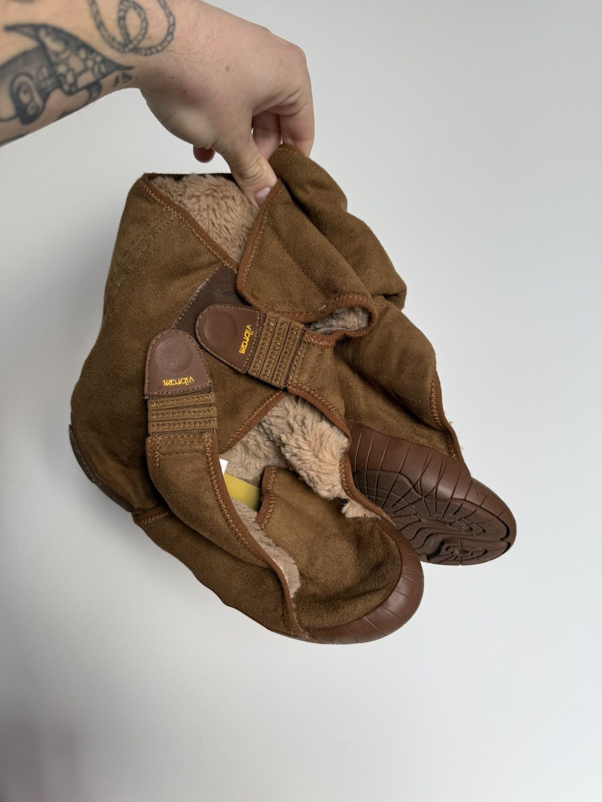 Japanese Brand Rare Furoshiki Vibram Y2K Fur Suede Japanese Shoes Size38-39 Size US 6.5 / EU 39-40 - 7 Thumbnail